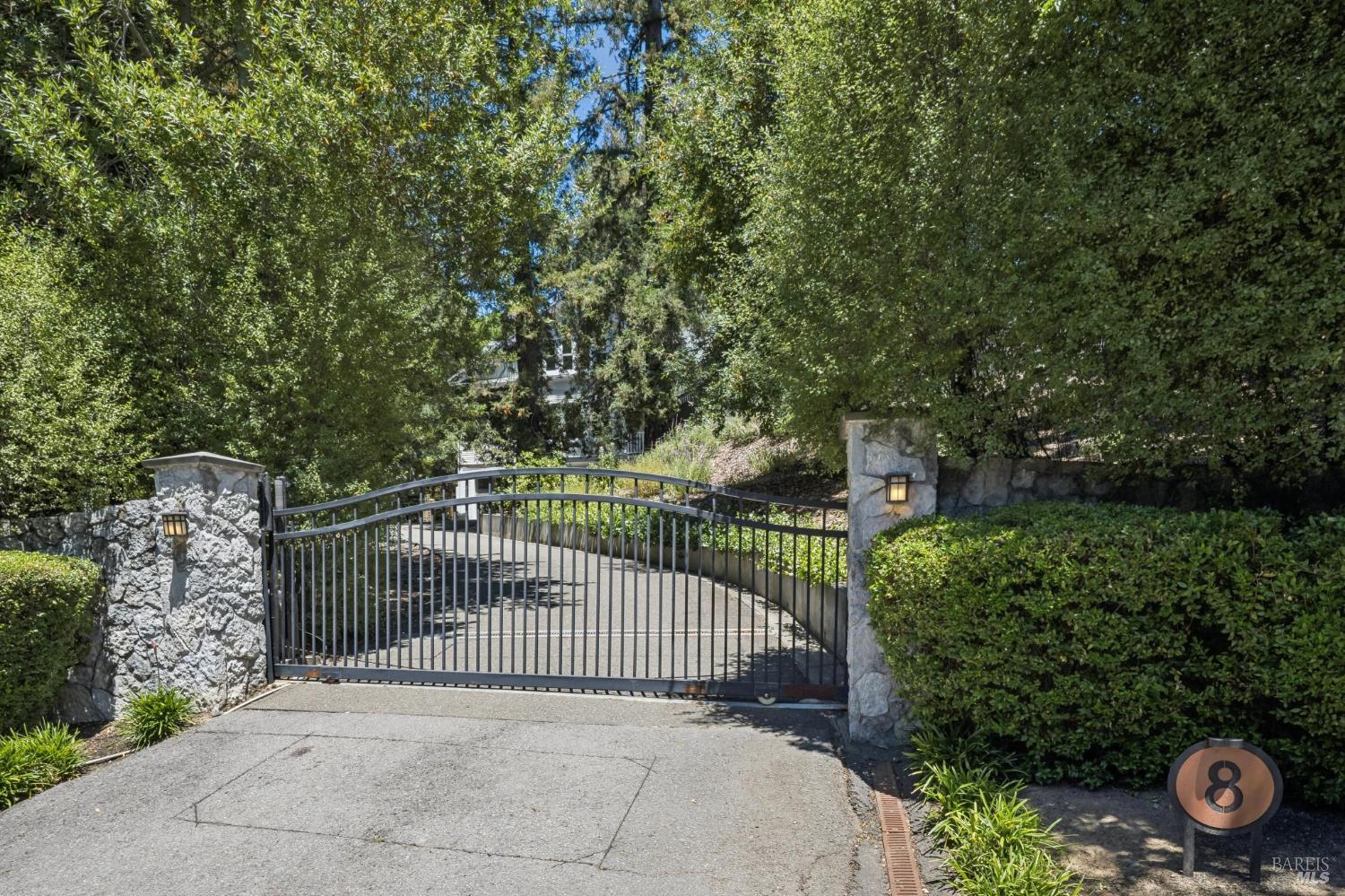 8 Sir Francis Drake Boulevard