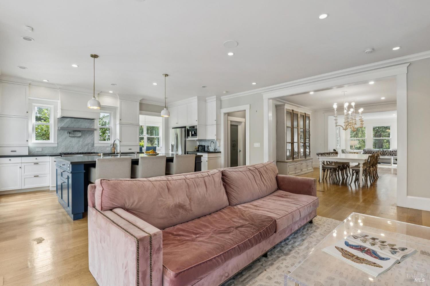 8 Sir Francis Drake Boulevard