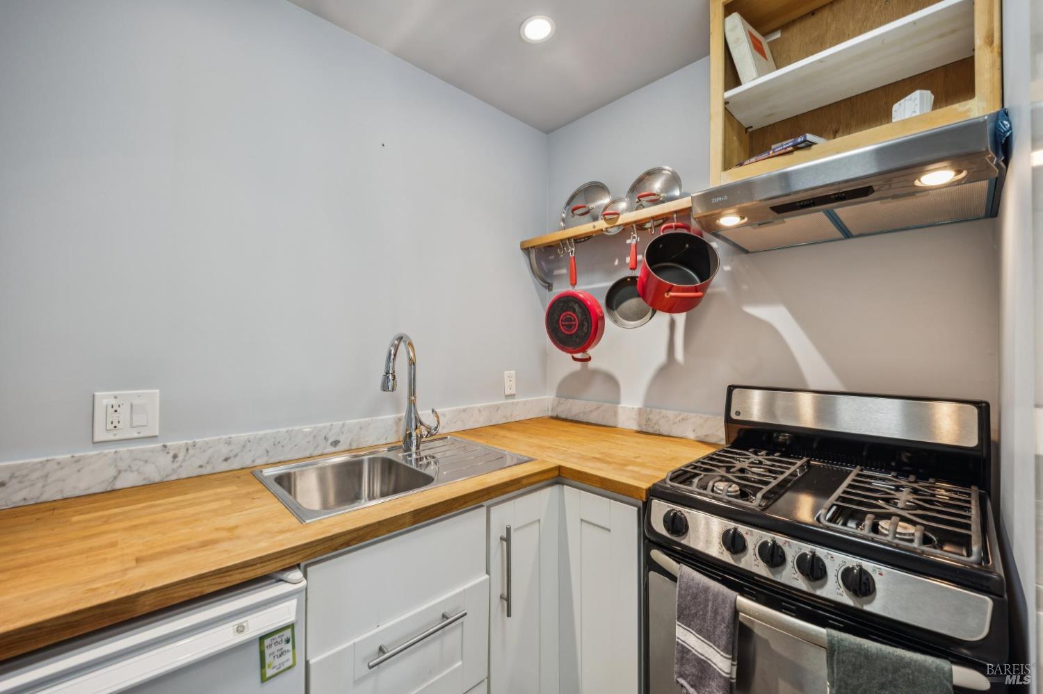 8 Sir Francis Drake Boulevard
