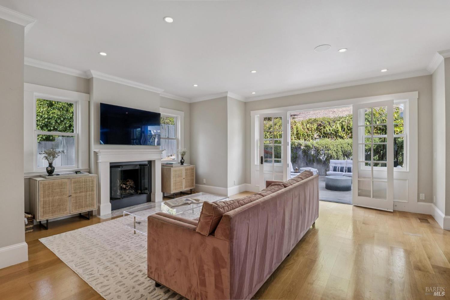 8 Sir Francis Drake Boulevard