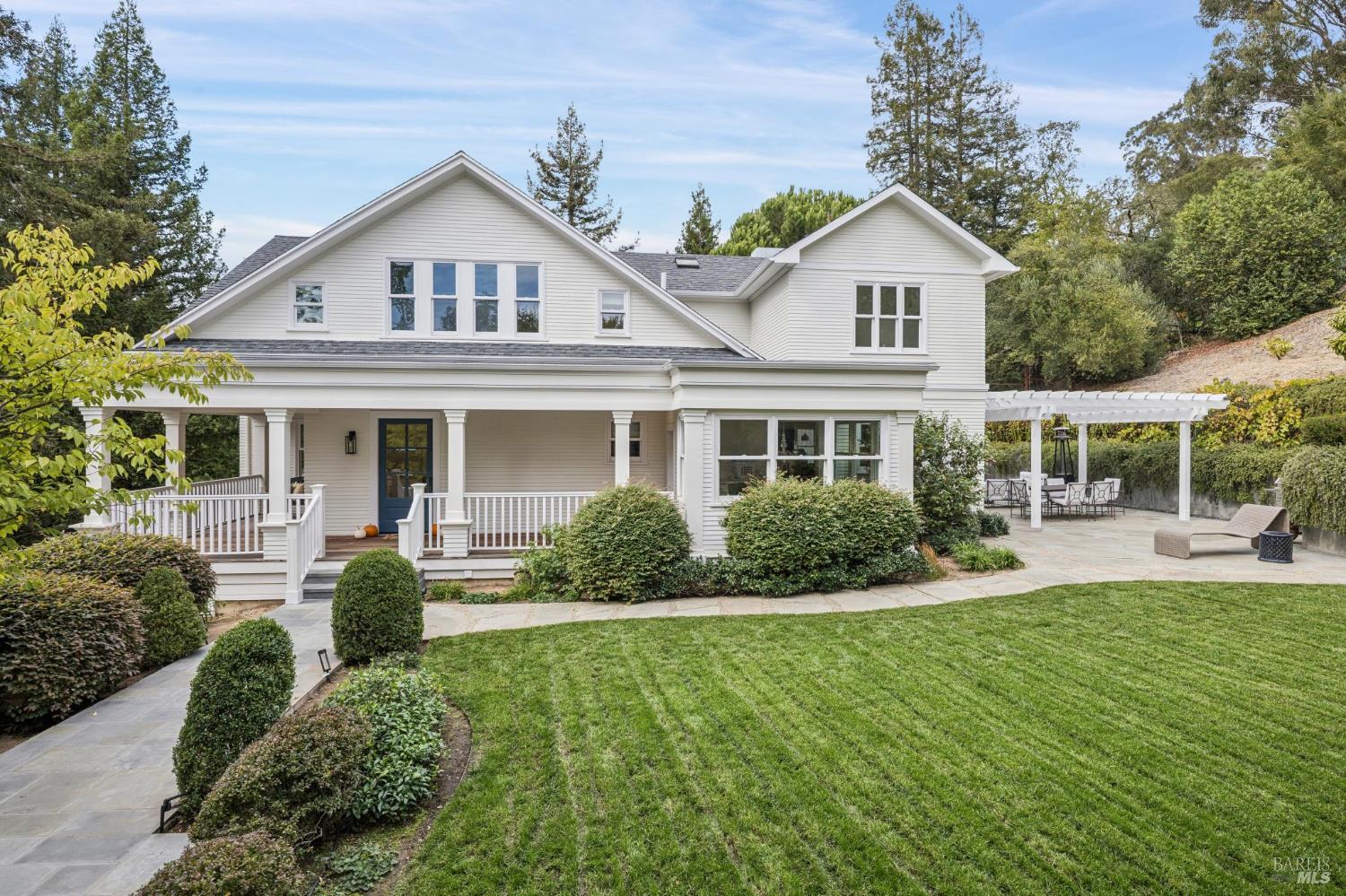 8 Sir Francis Drake Boulevard