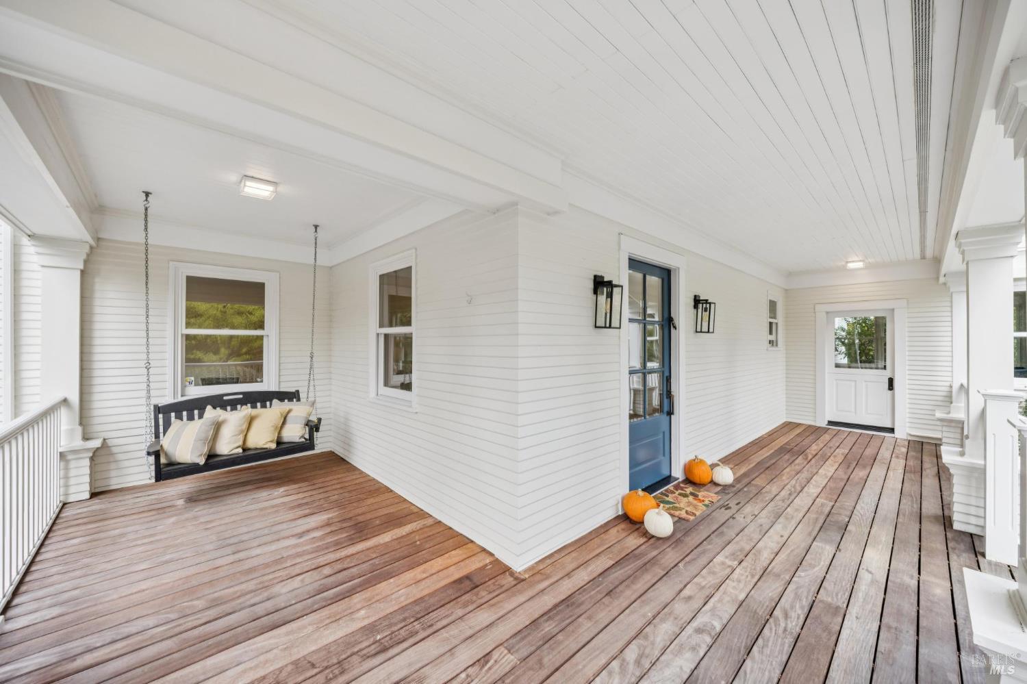 8 Sir Francis Drake Boulevard