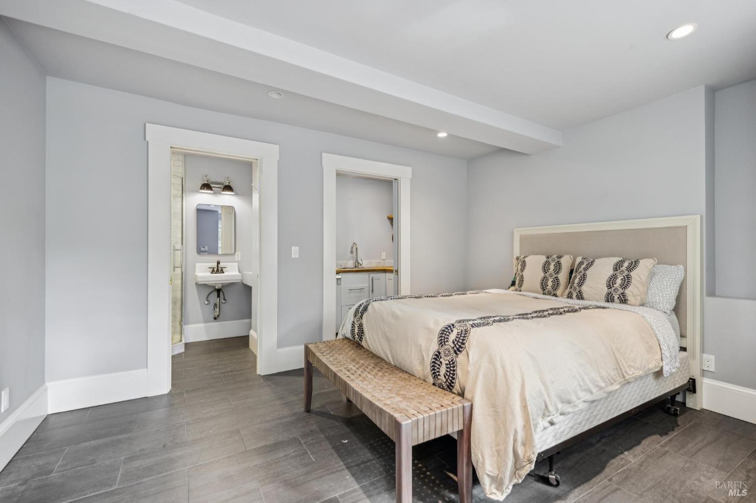 8 Sir Francis Drake Boulevard