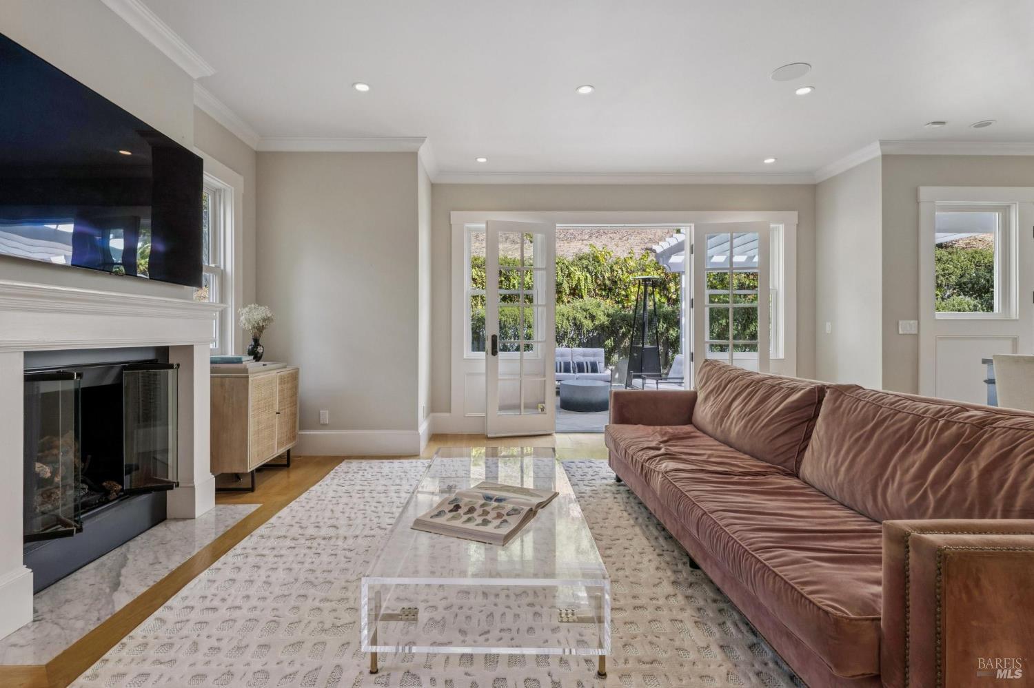 8 Sir Francis Drake Boulevard