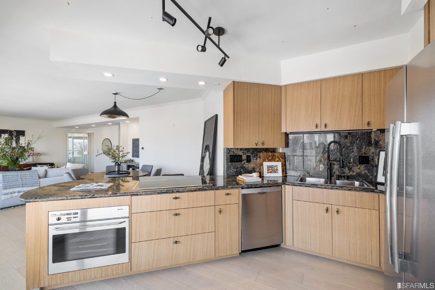 30 Miller Place Unit: 8