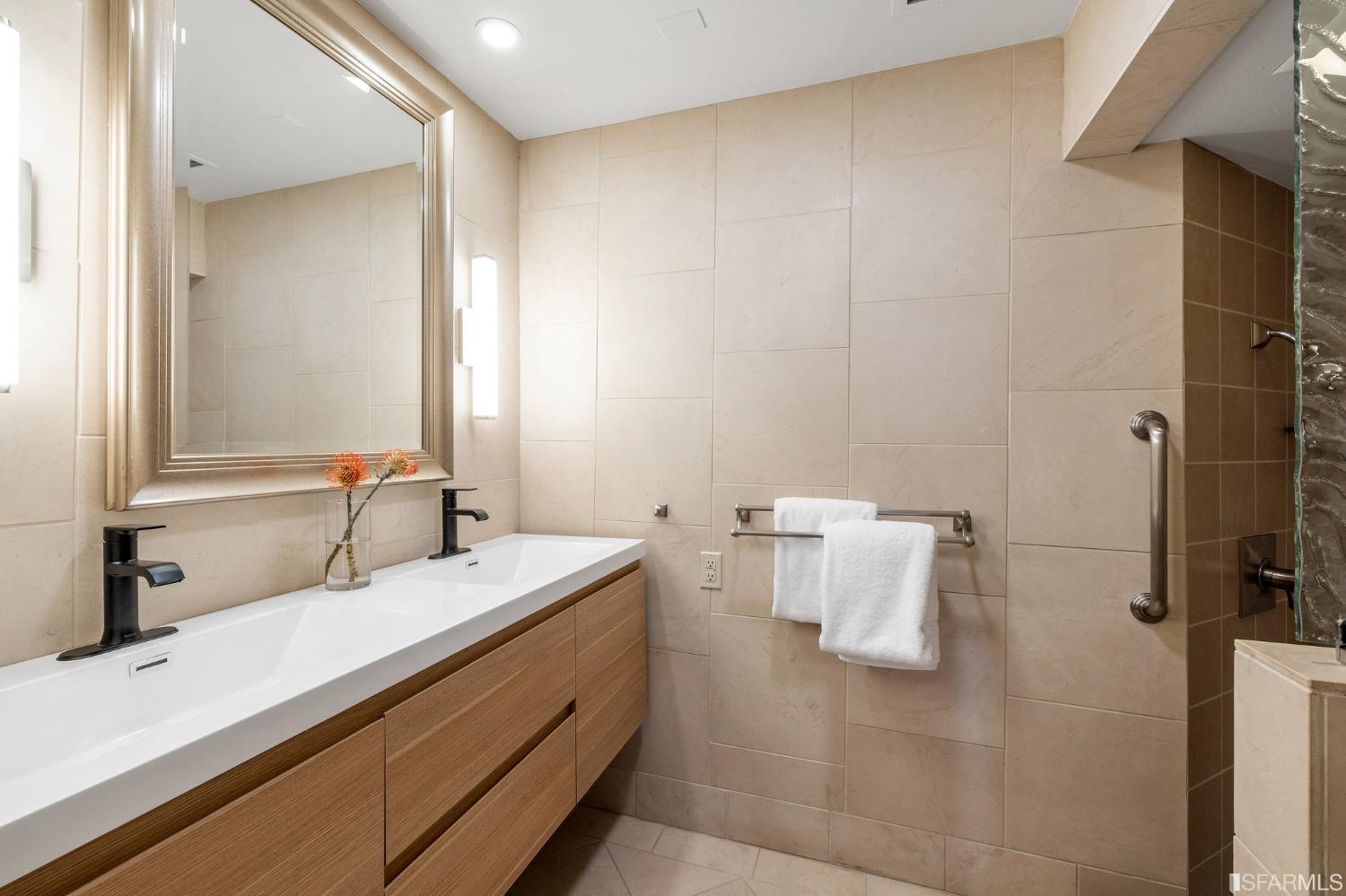 30 Miller Place Unit: 8