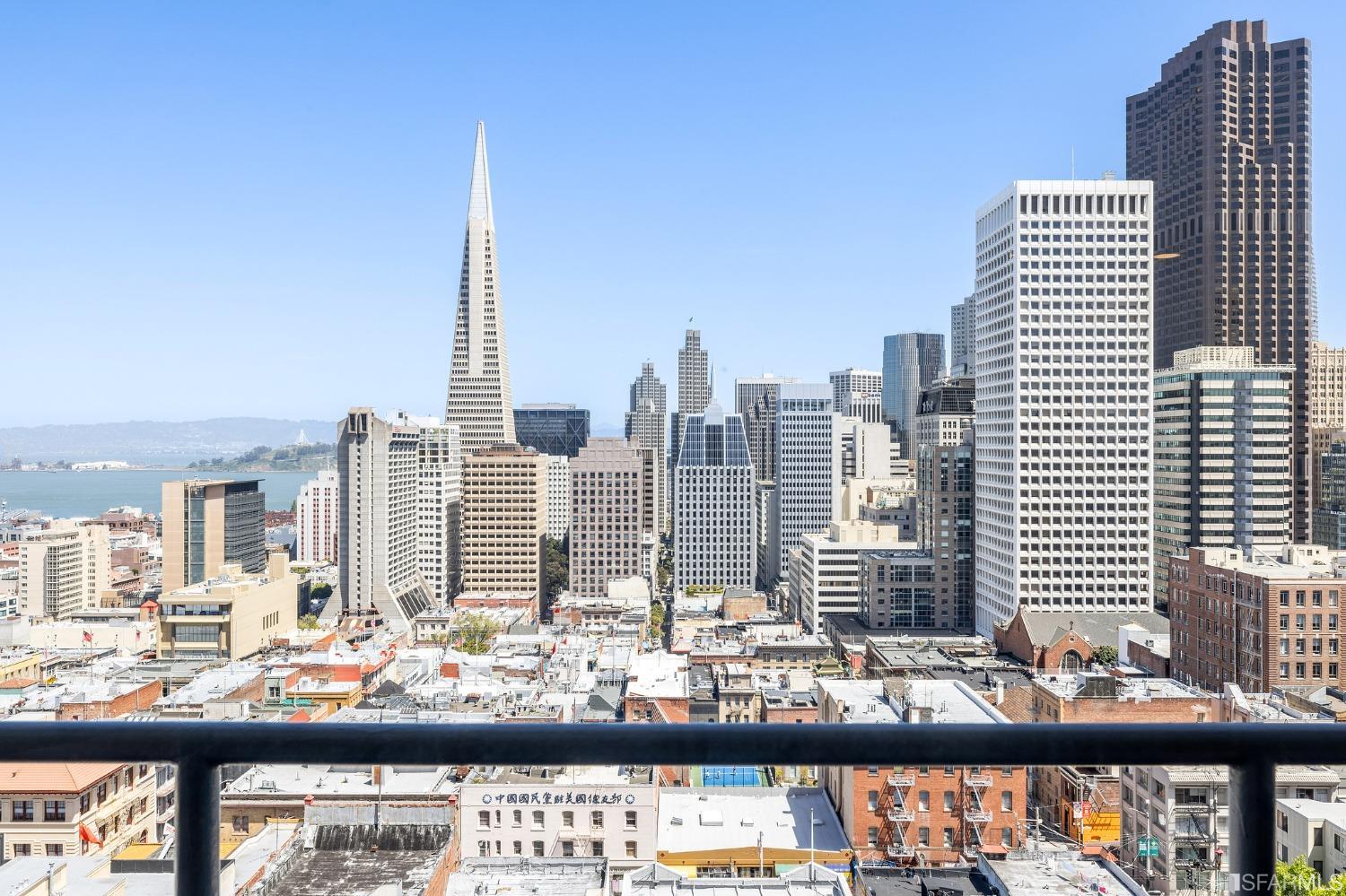 30 Miller Place Unit: 8