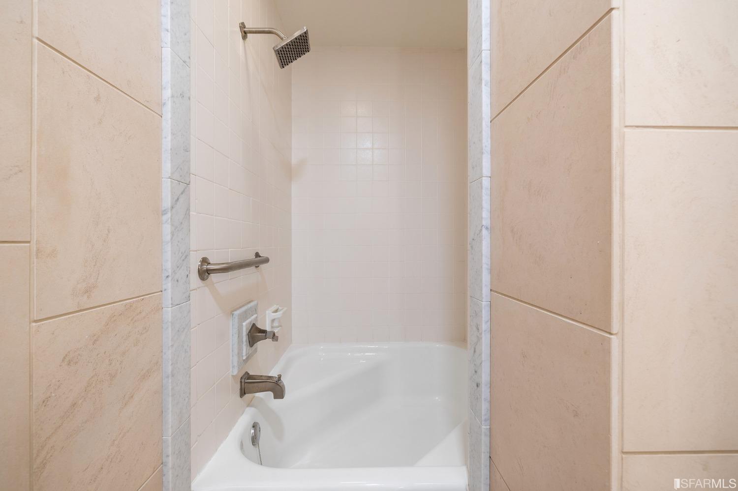 30 Miller Place Unit: 8