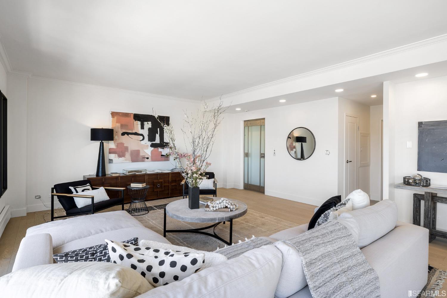 30 Miller Place Unit: 8