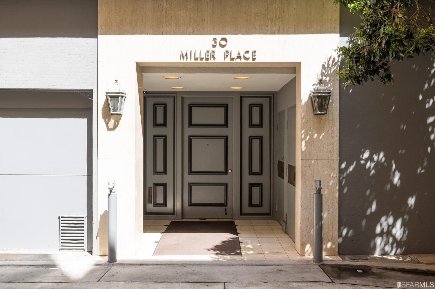 30 Miller Place Unit: 8