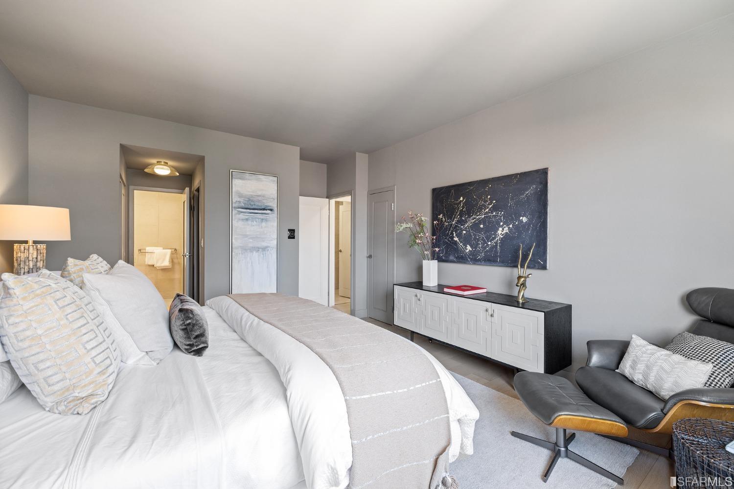 30 Miller Place Unit: 8