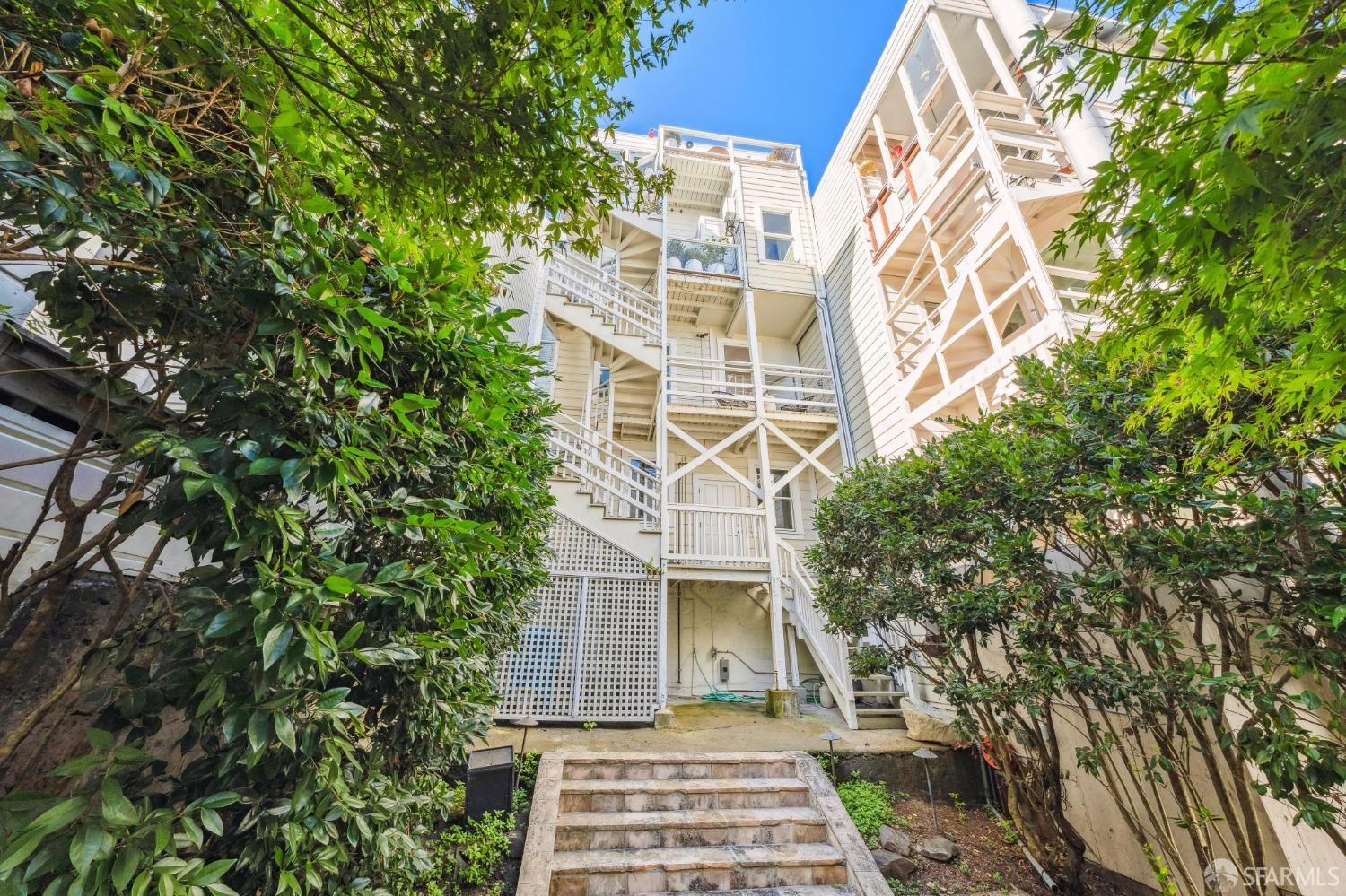 2106 Leavenworth Street