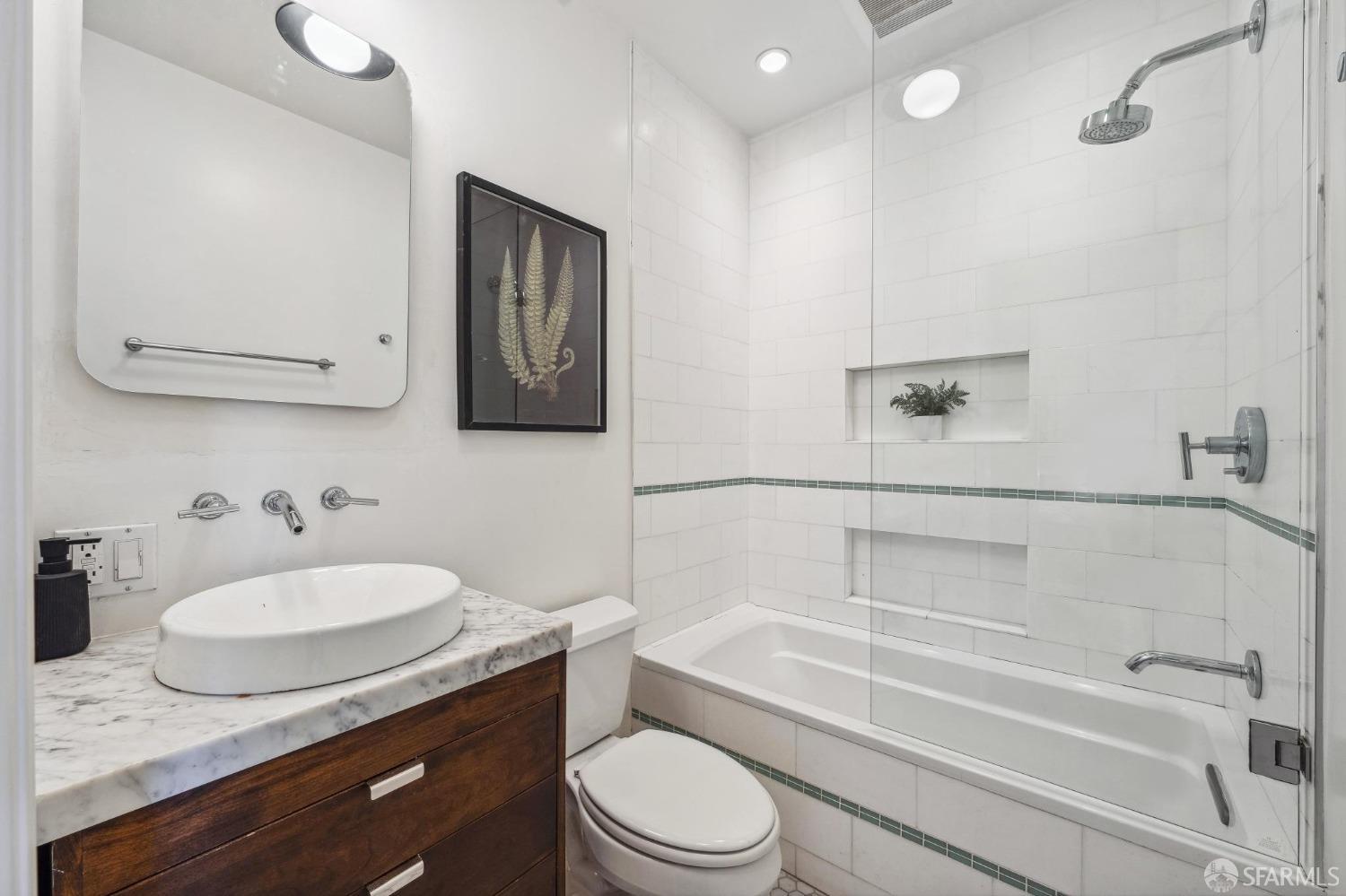 2106 Leavenworth Street