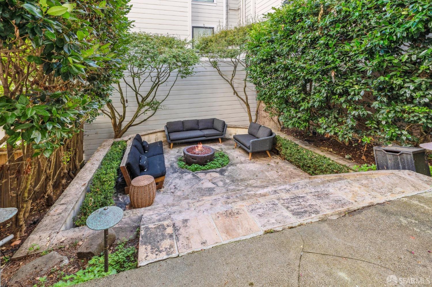 2106 Leavenworth Street