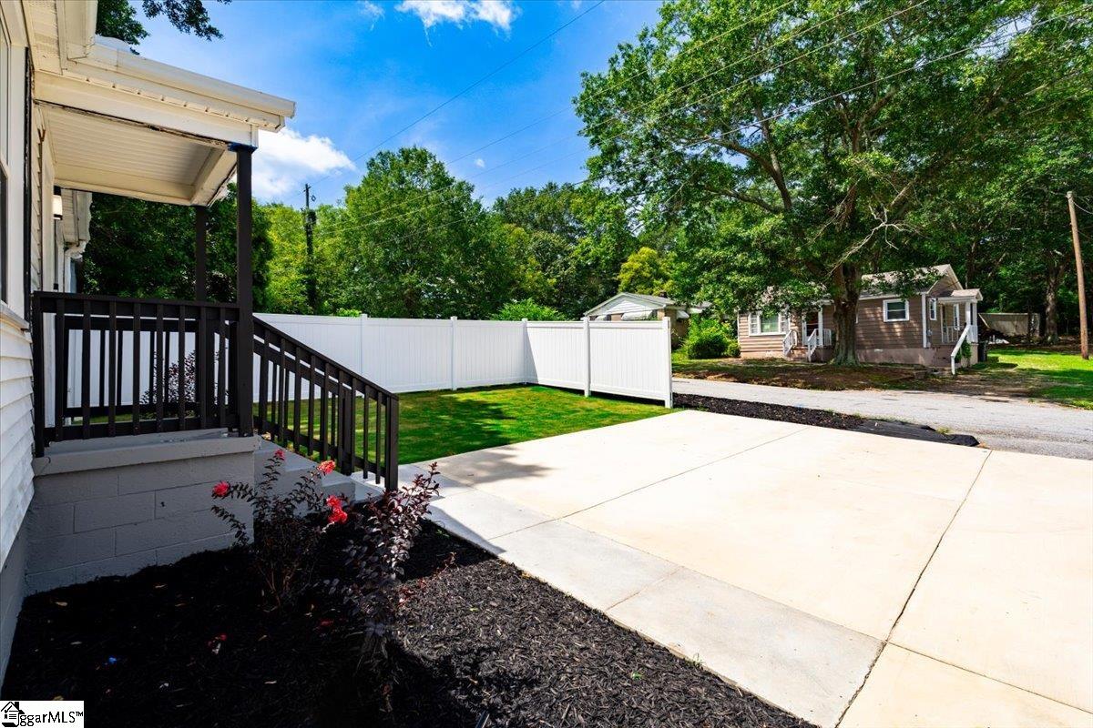 8 Antioch Drive