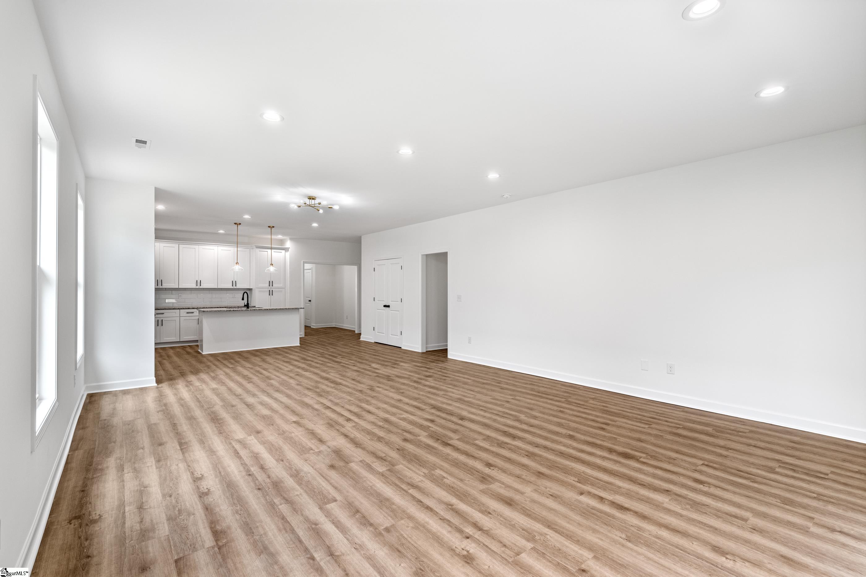 33 Lakeside Drive