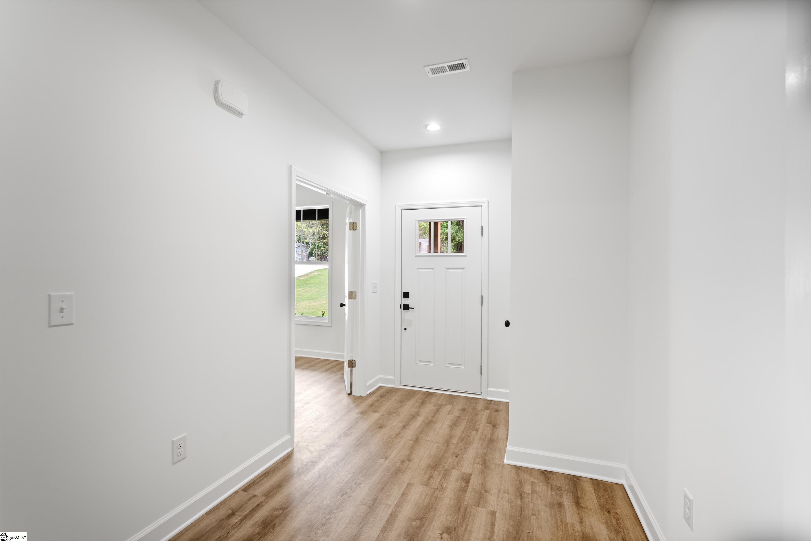 33 Lakeside Drive