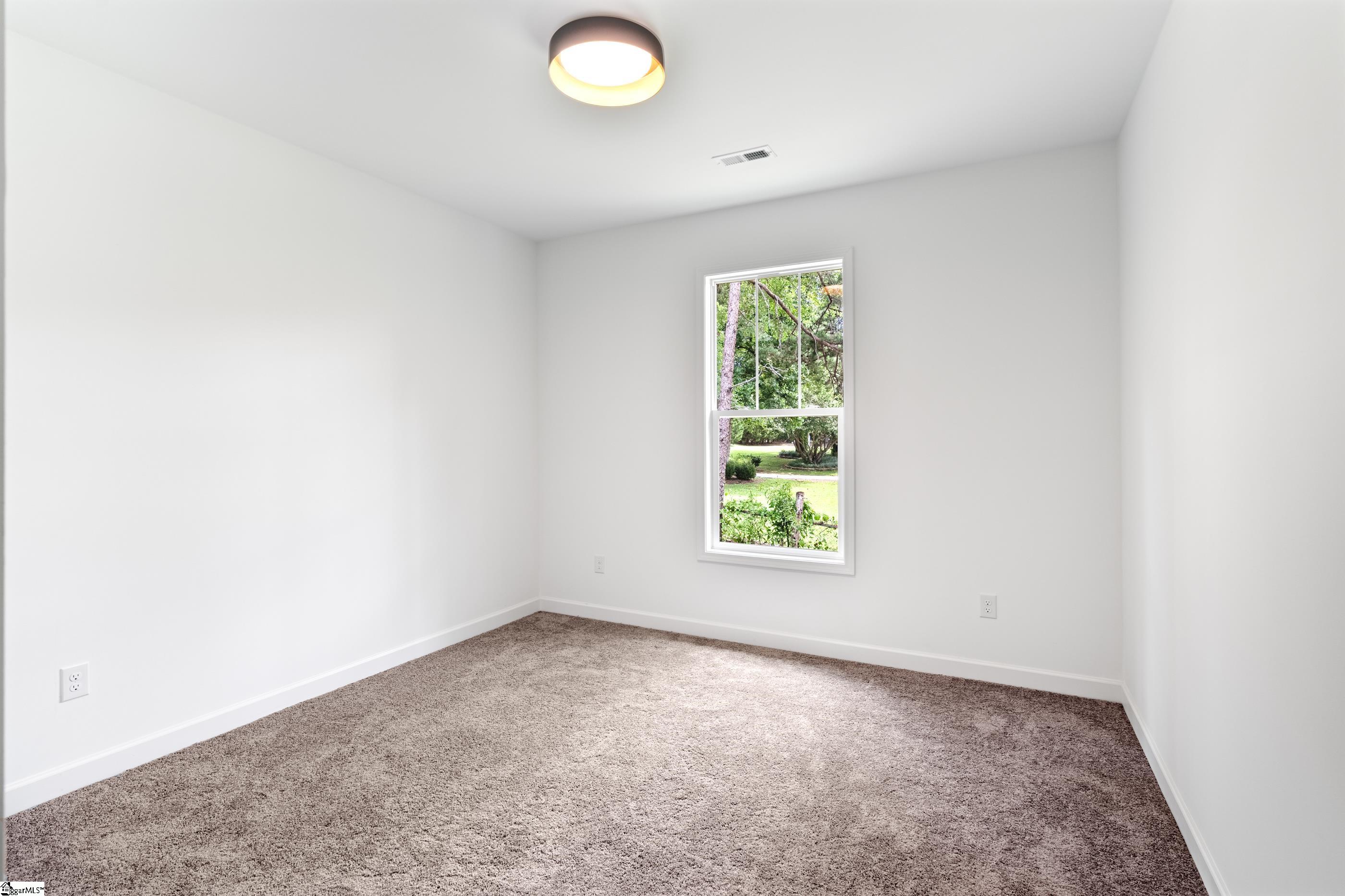 33 Lakeside Drive