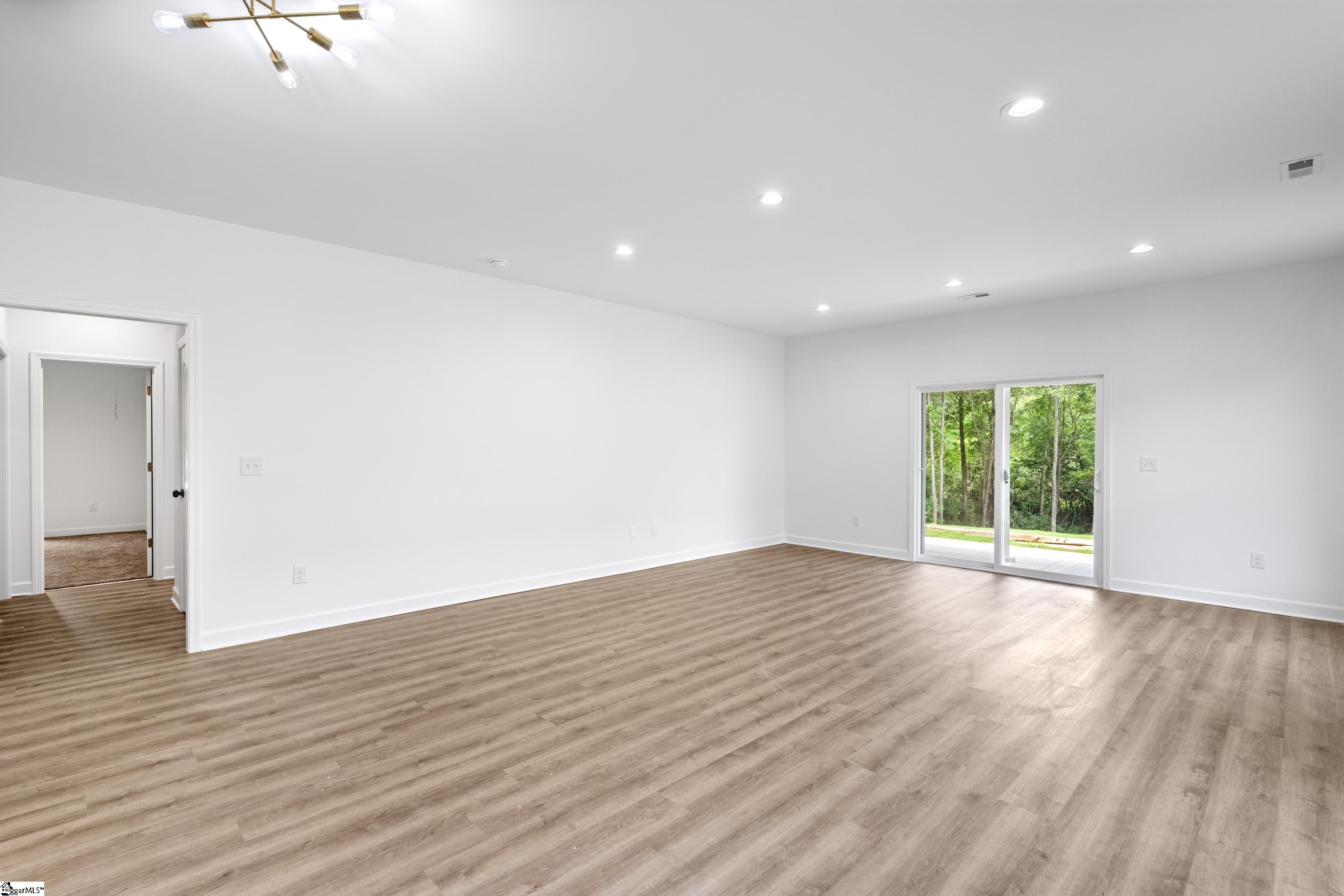 33 Lakeside Drive