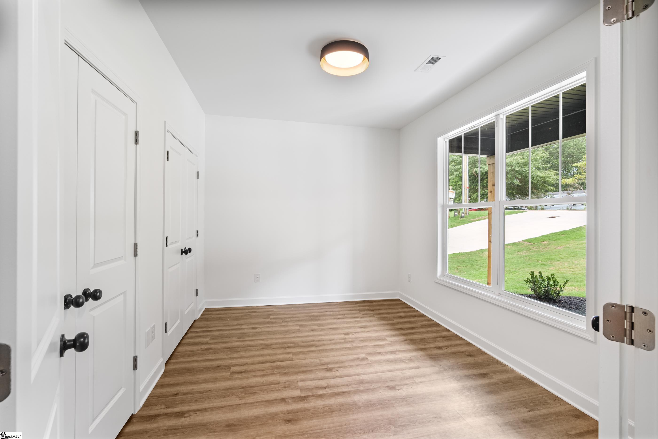 33 Lakeside Drive
