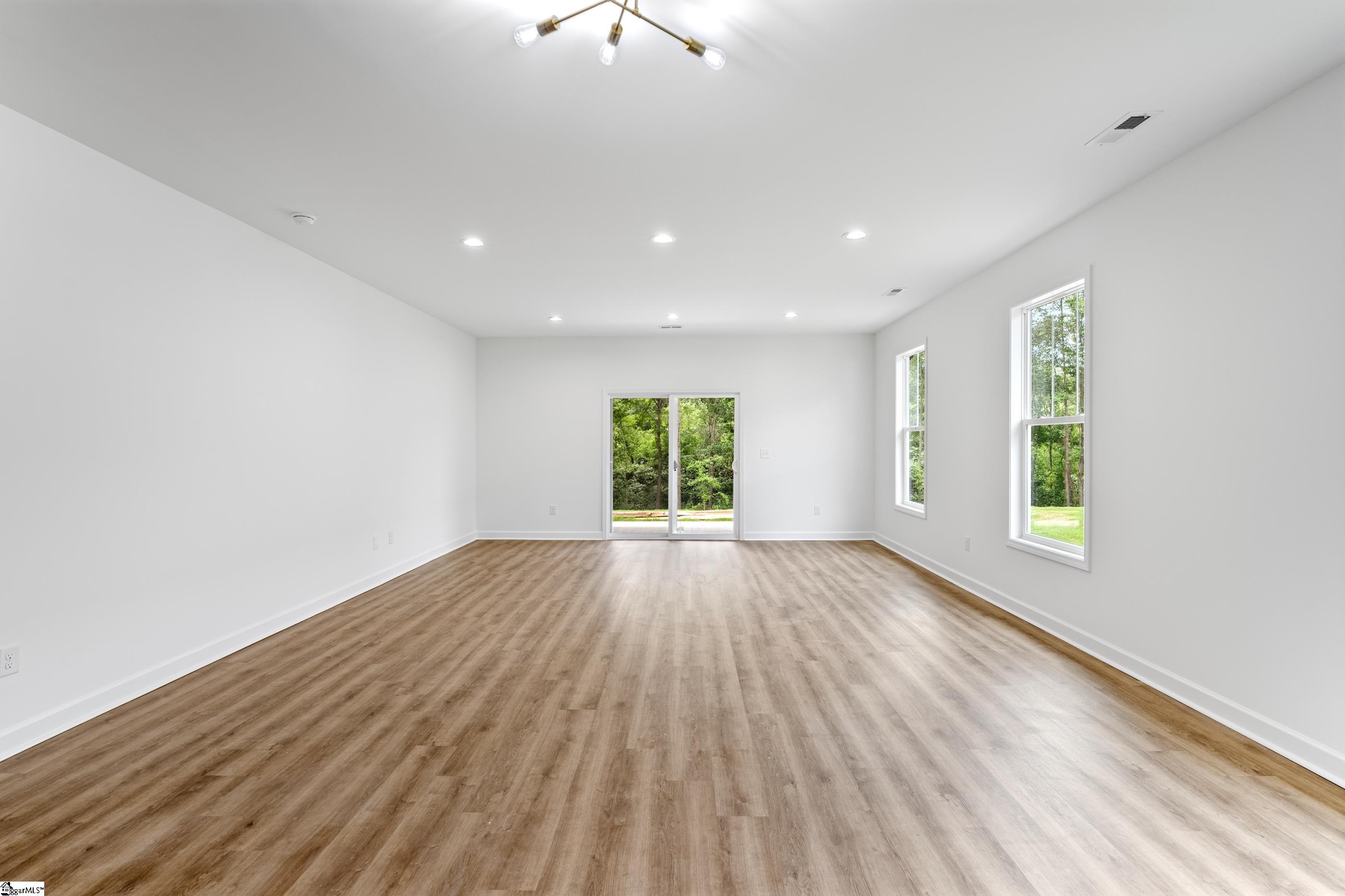 33 Lakeside Drive