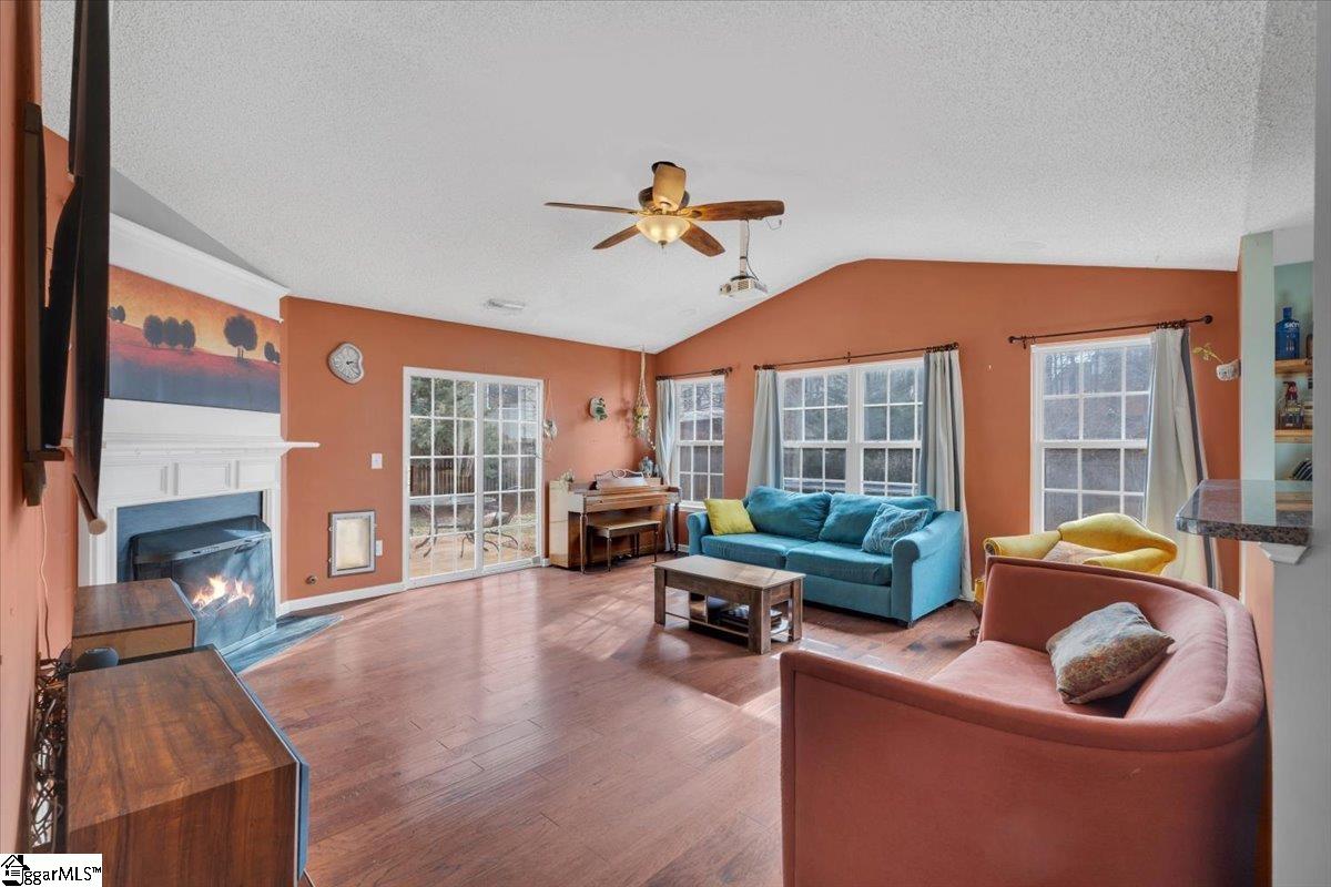 8 Palisades Way