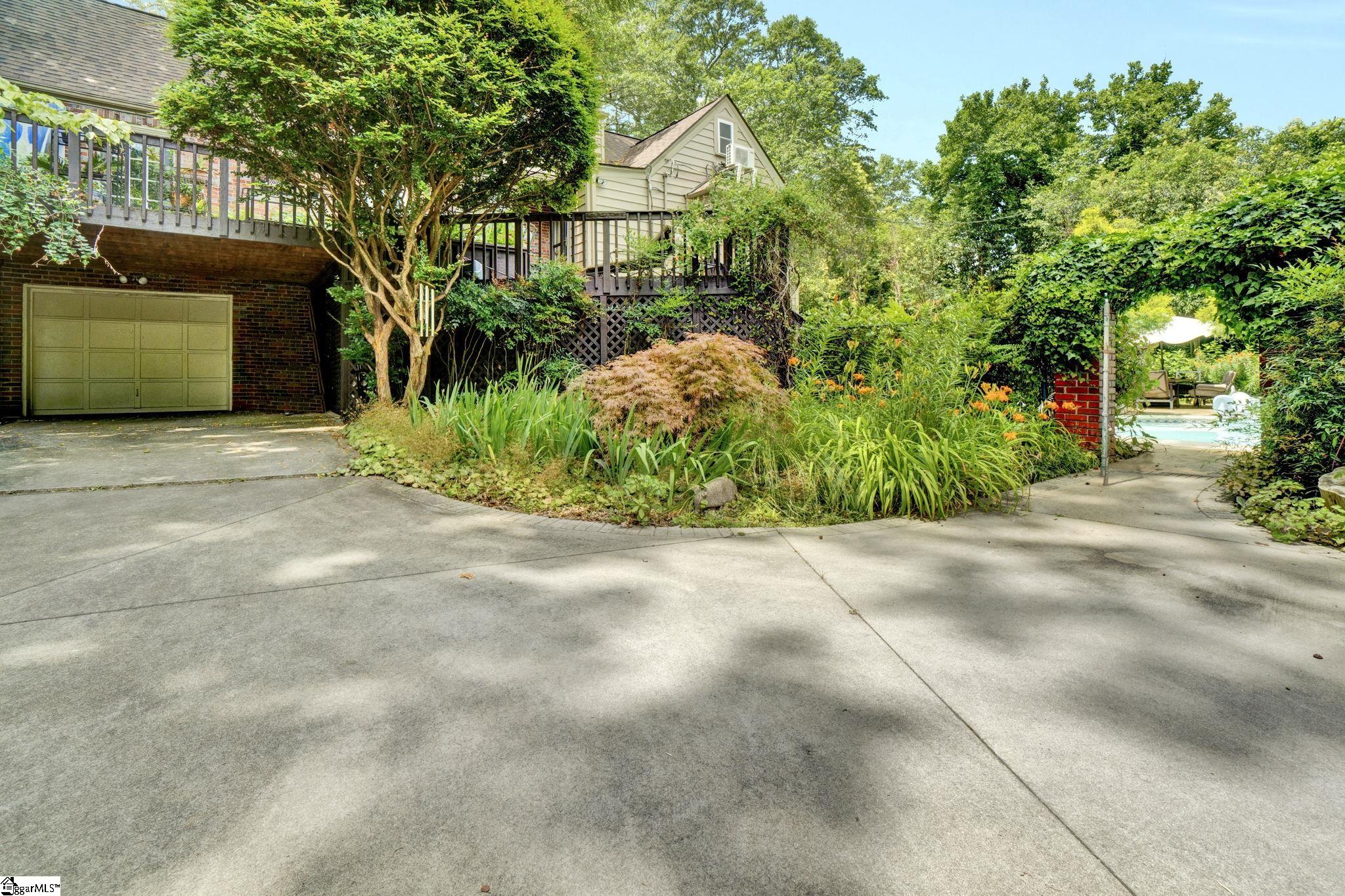 305 E Hillcrest Drive