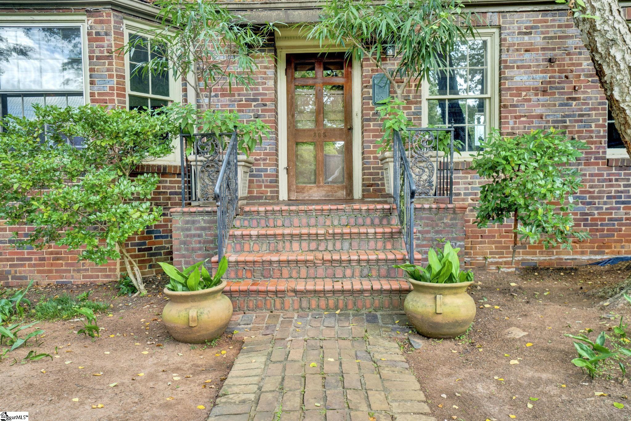305 E Hillcrest Drive
