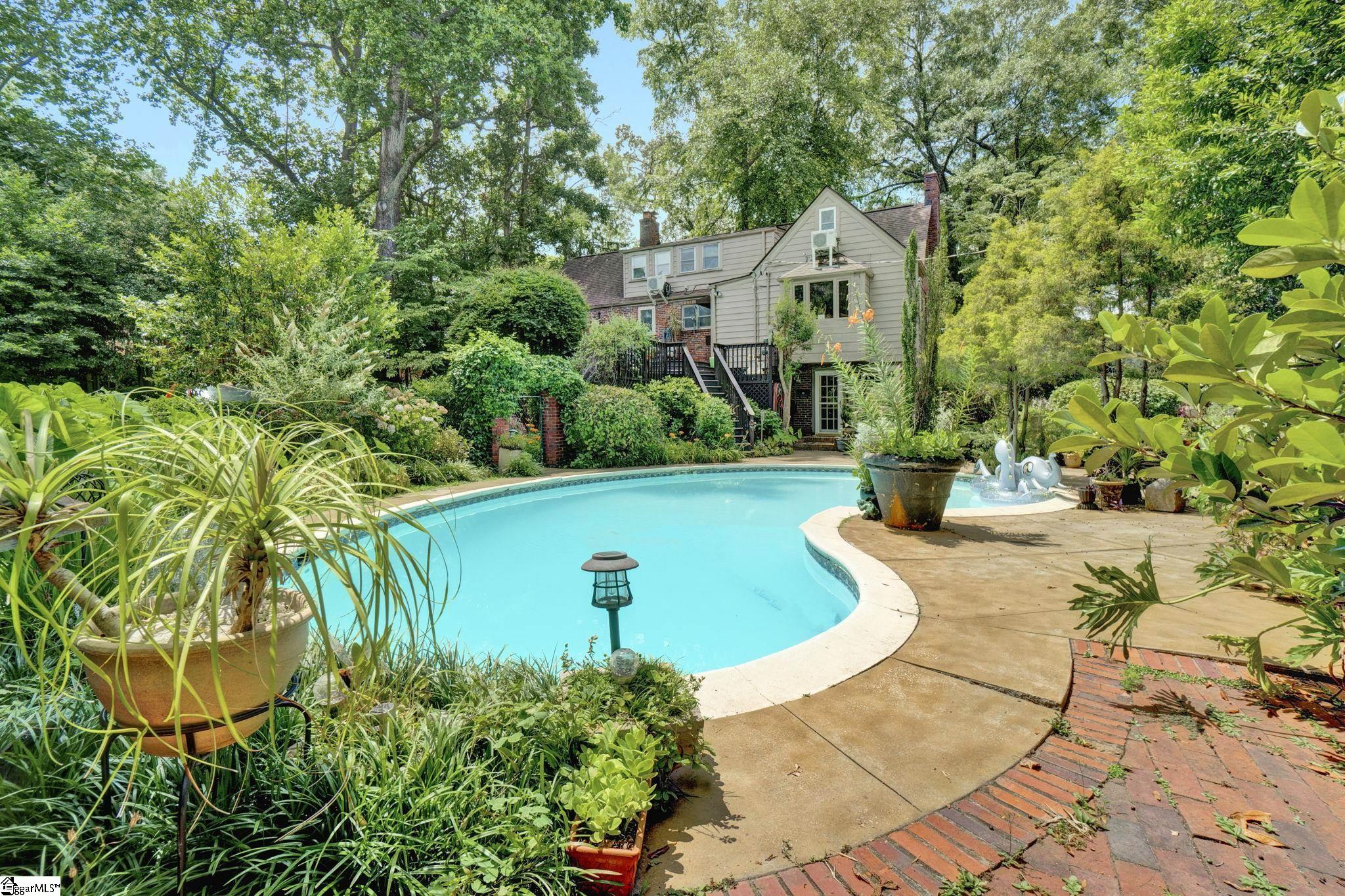 305 E Hillcrest Drive