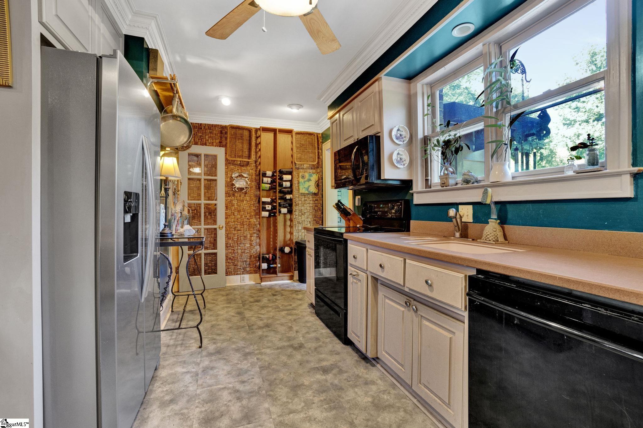 305 E Hillcrest Drive