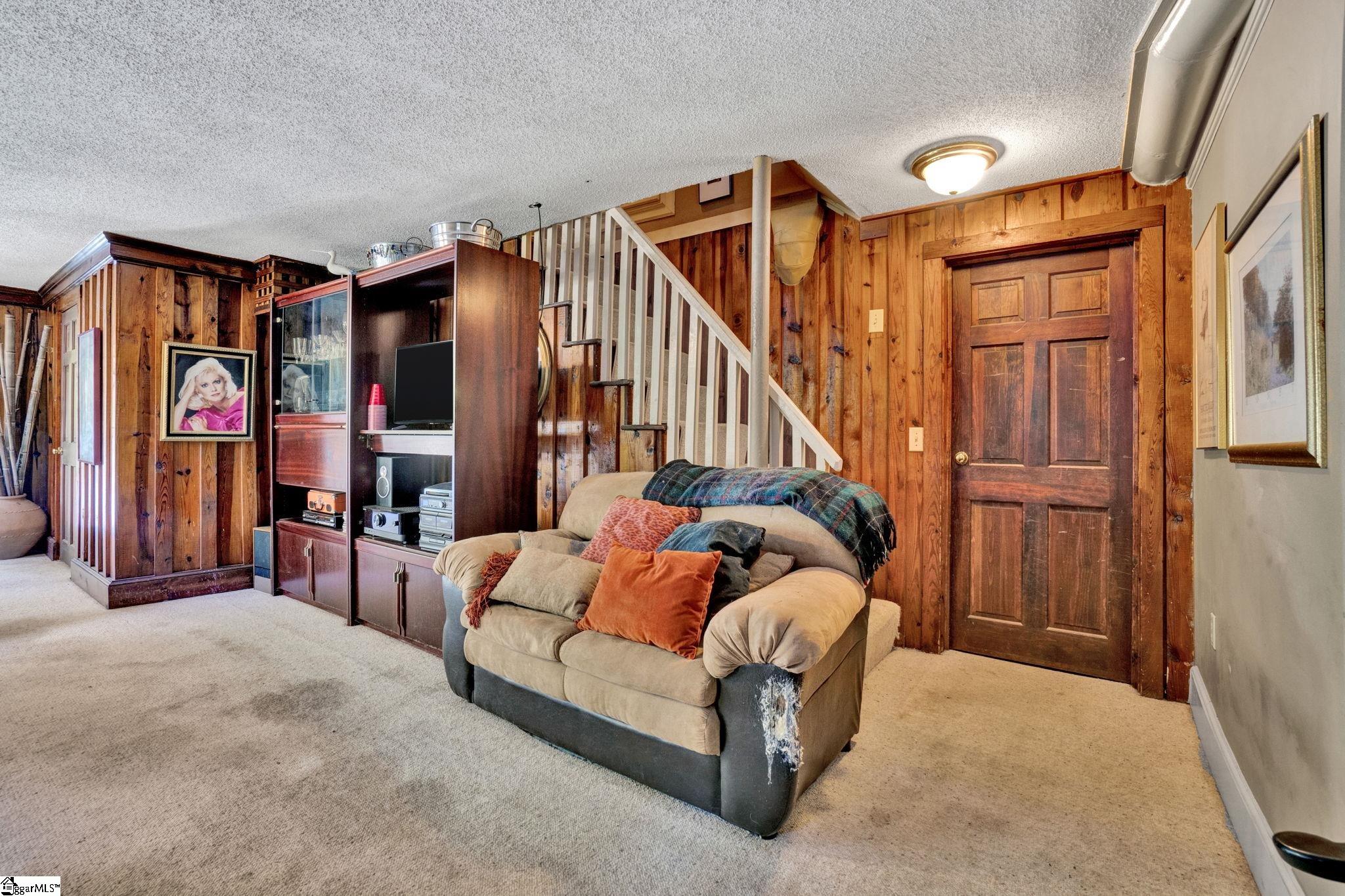 305 E Hillcrest Drive