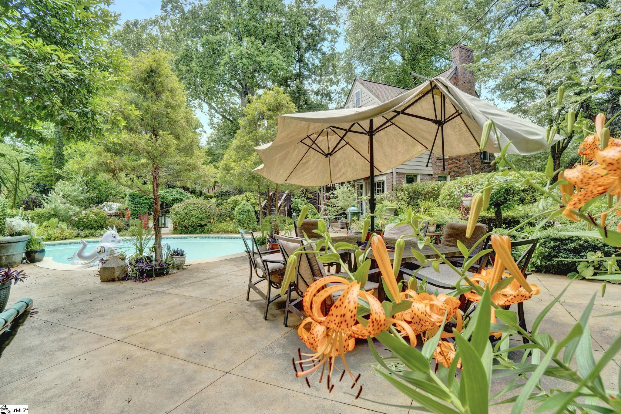 305 E Hillcrest Drive