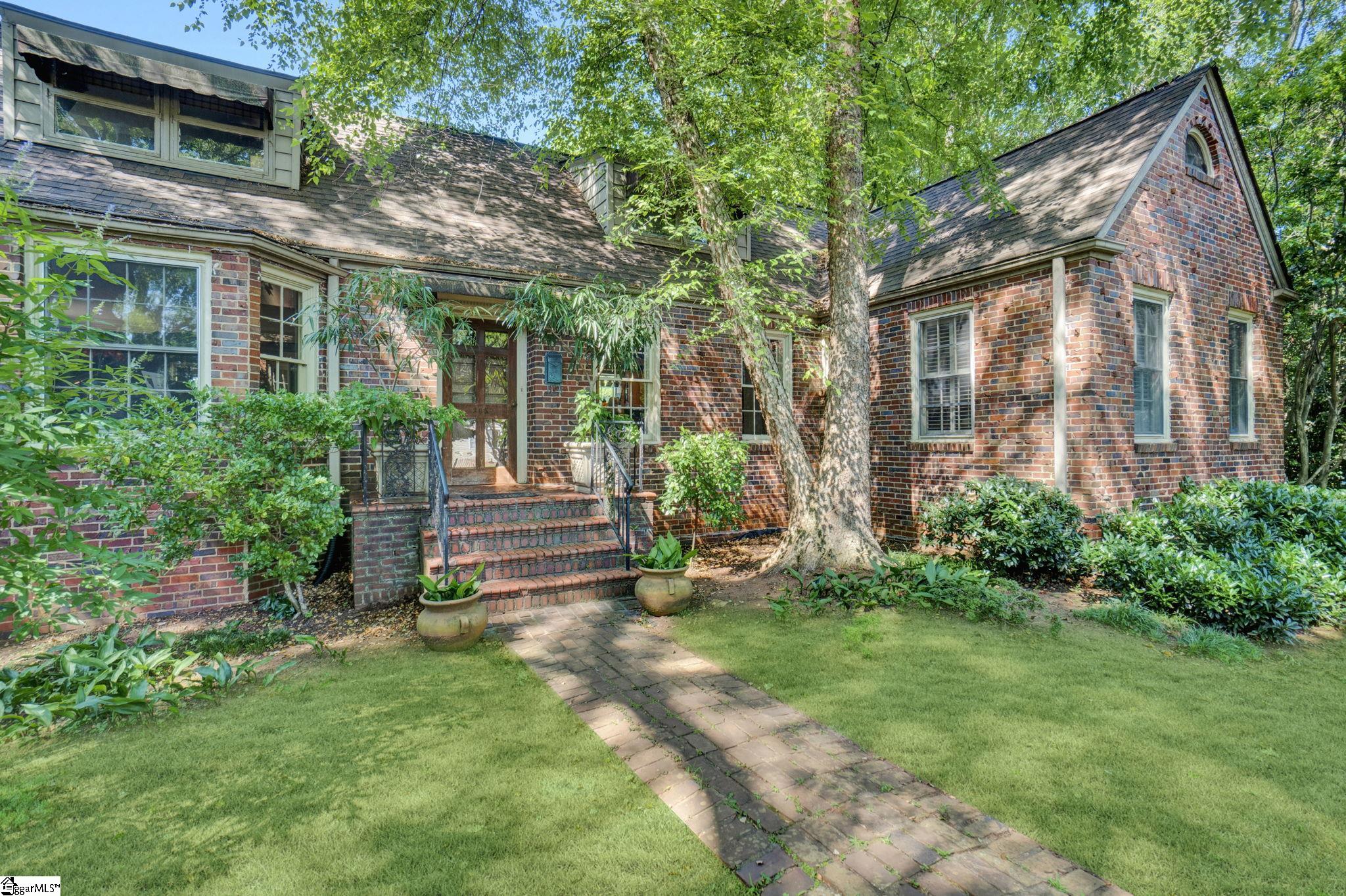 305 E Hillcrest Drive