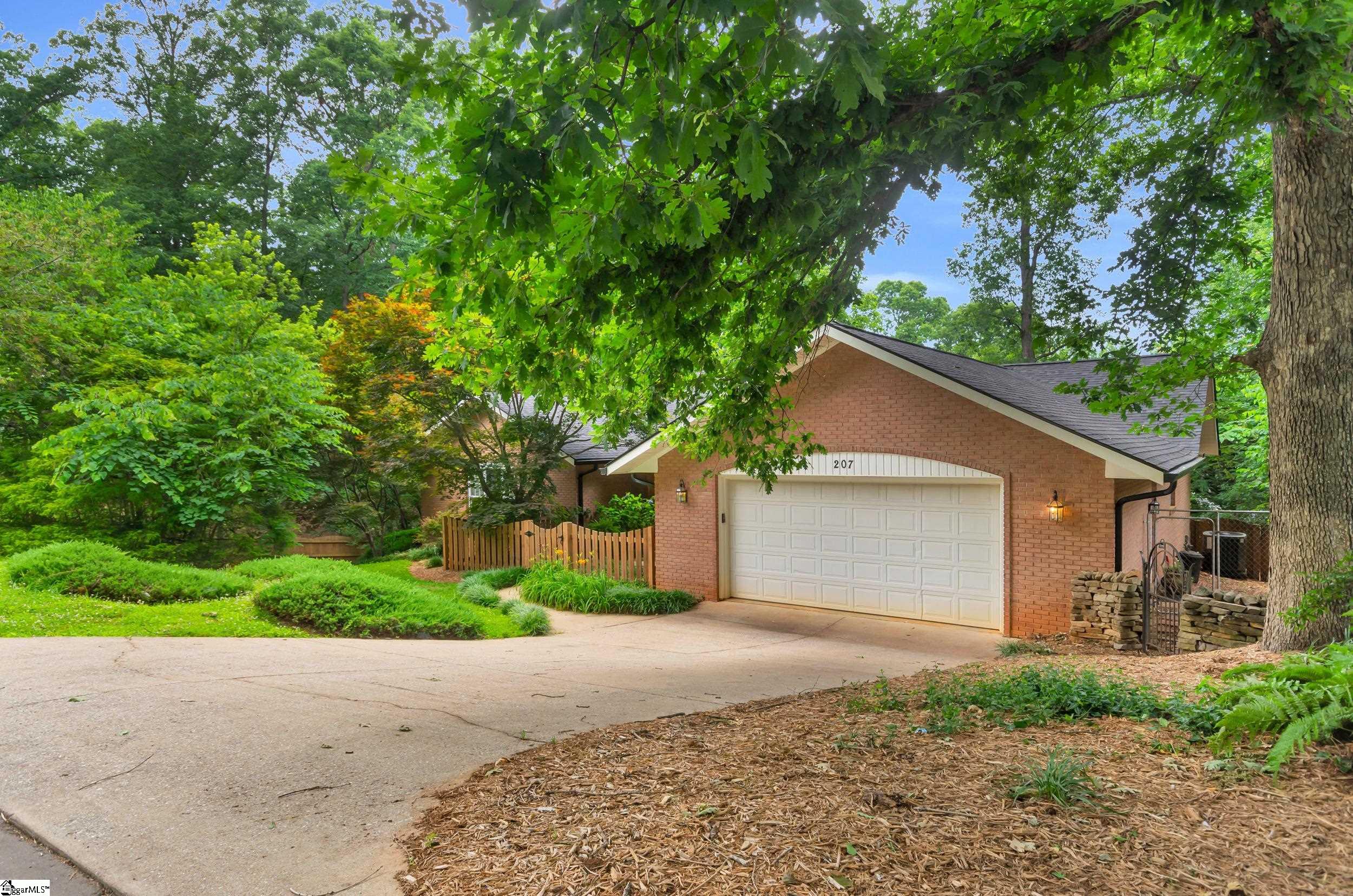207 Ashford Avenue