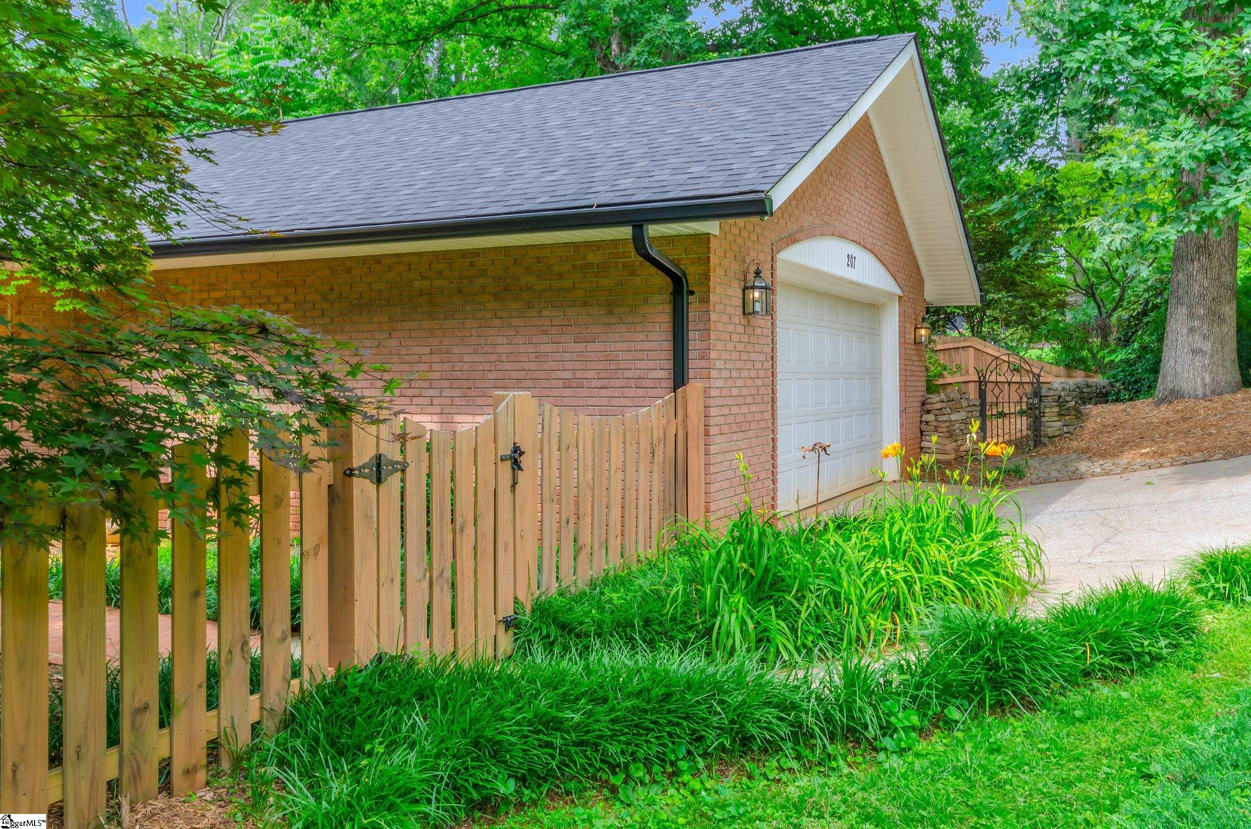 207 Ashford Avenue