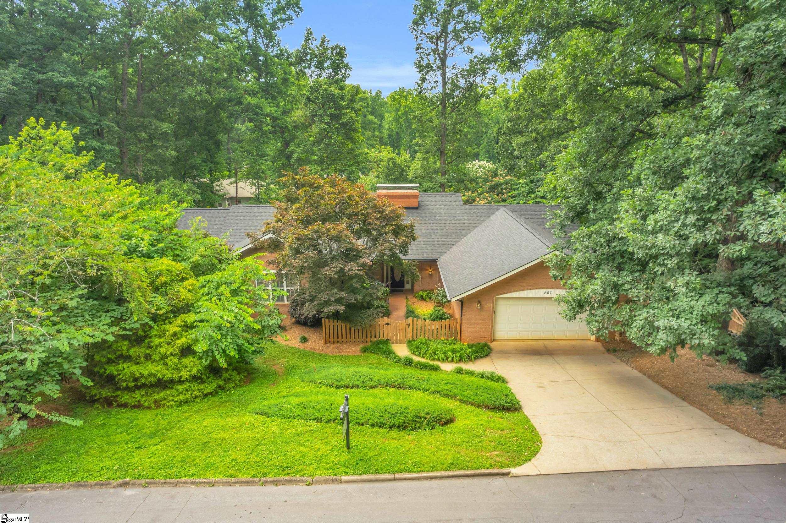 207 Ashford Avenue