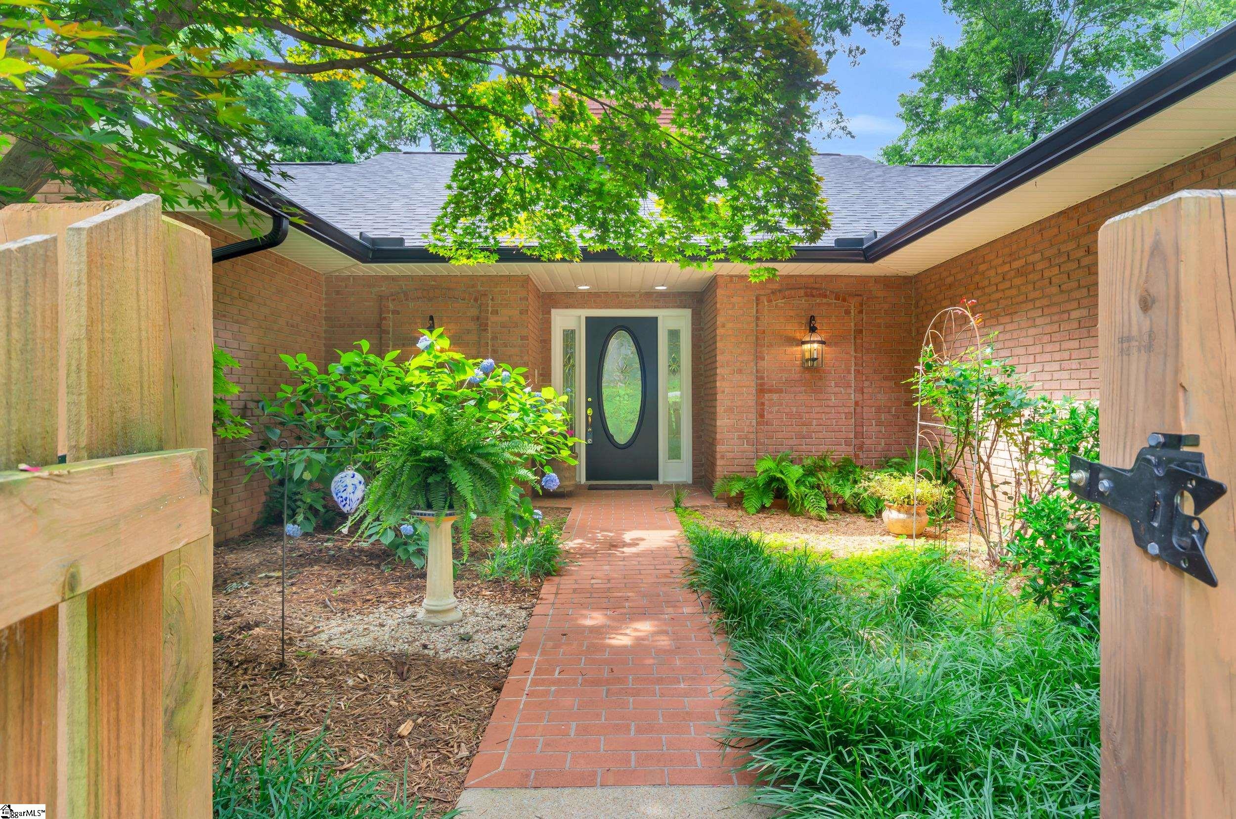 207 Ashford Avenue