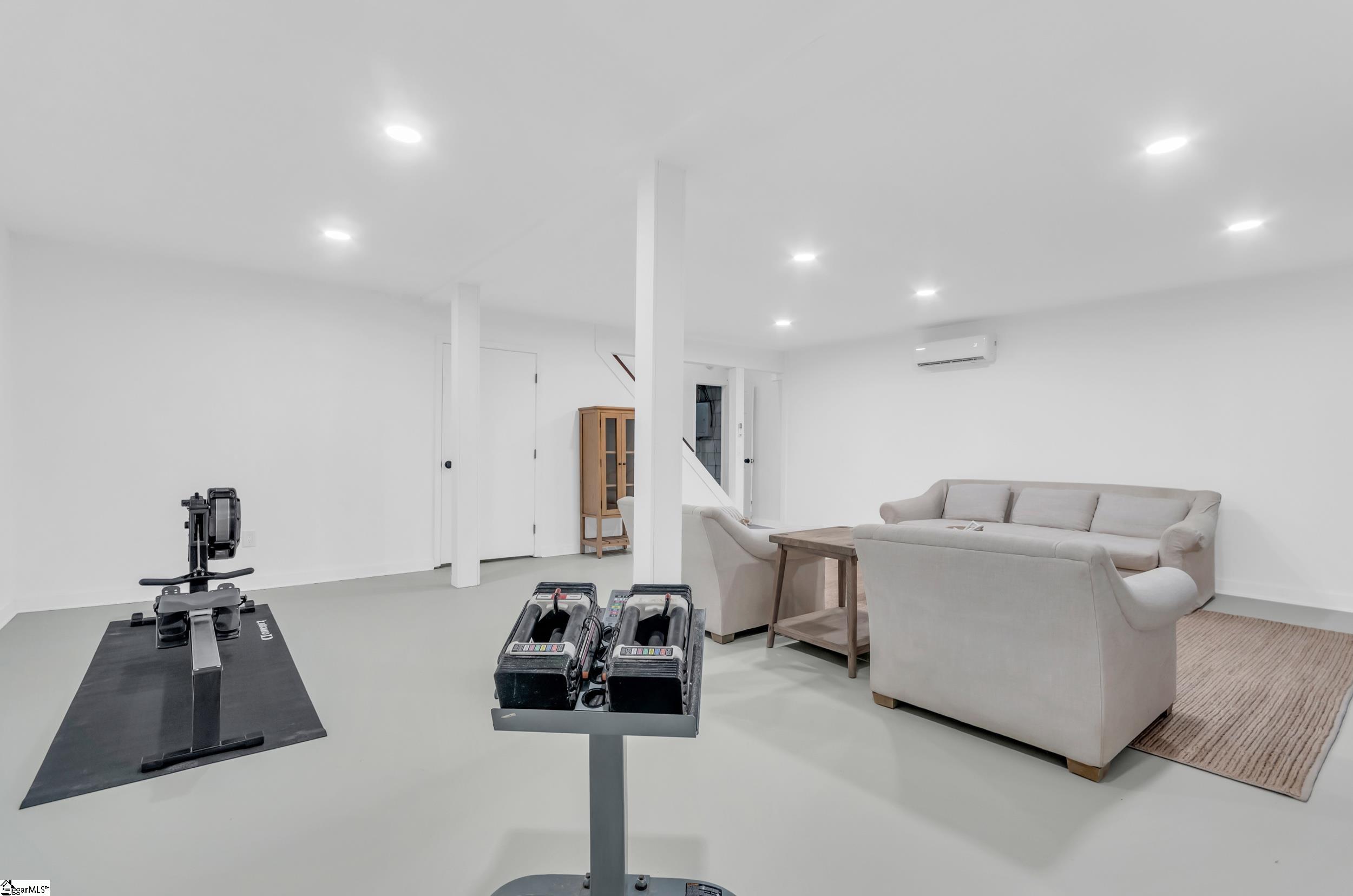 8 Knoll Circle