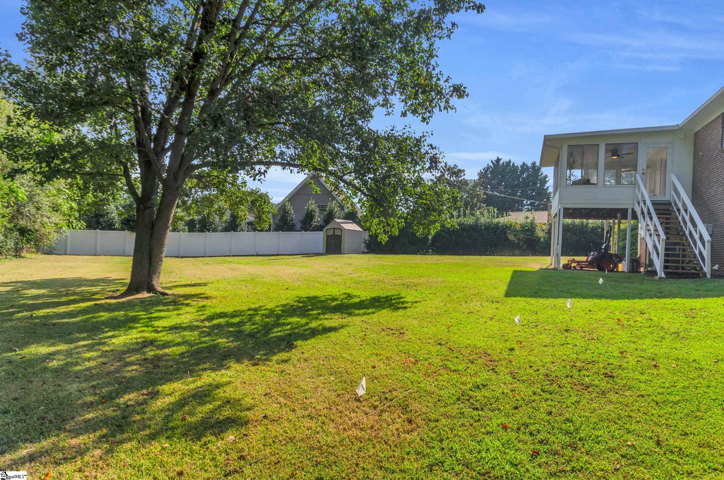 8 Knoll Circle