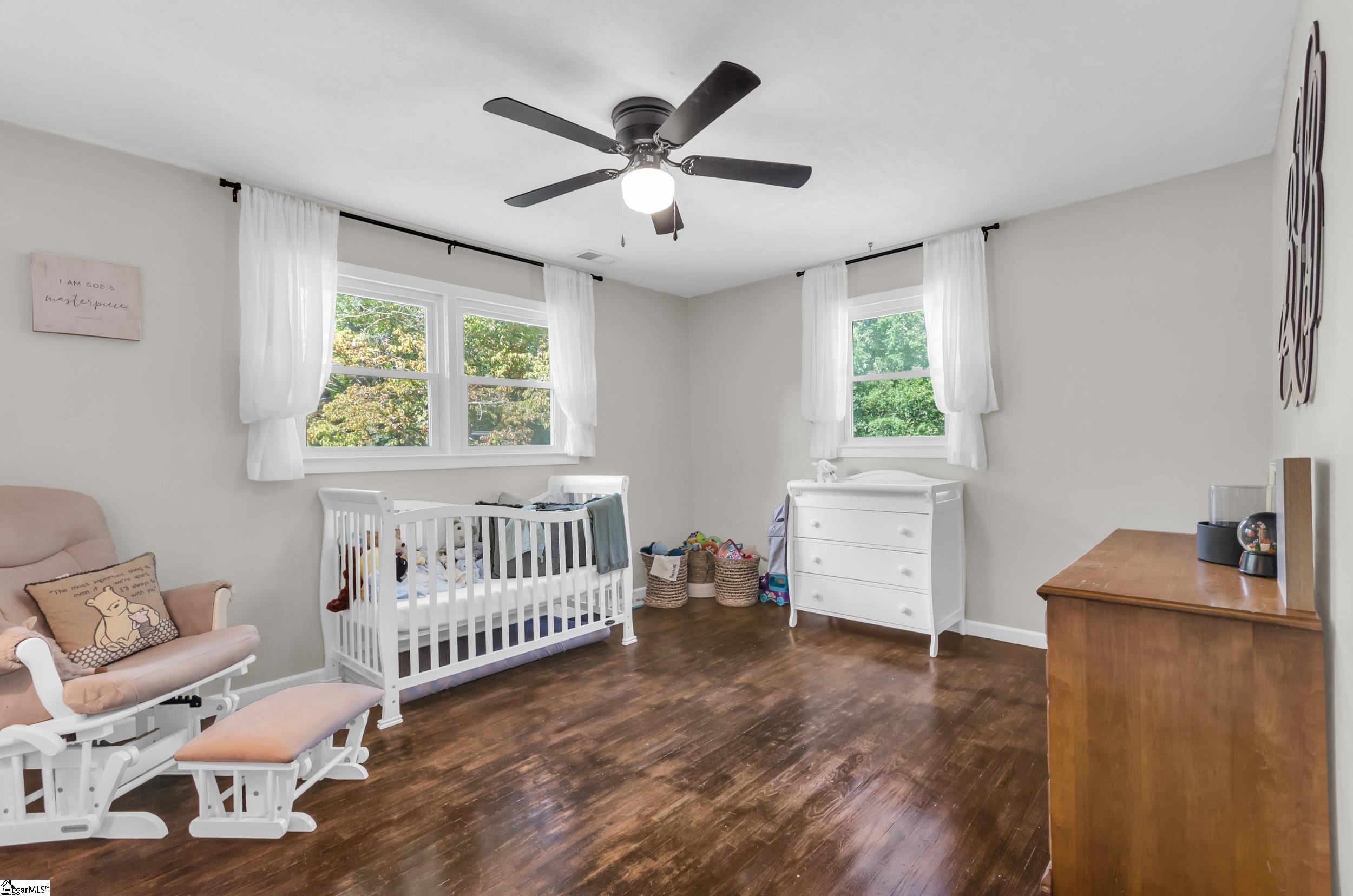 8 Knoll Circle