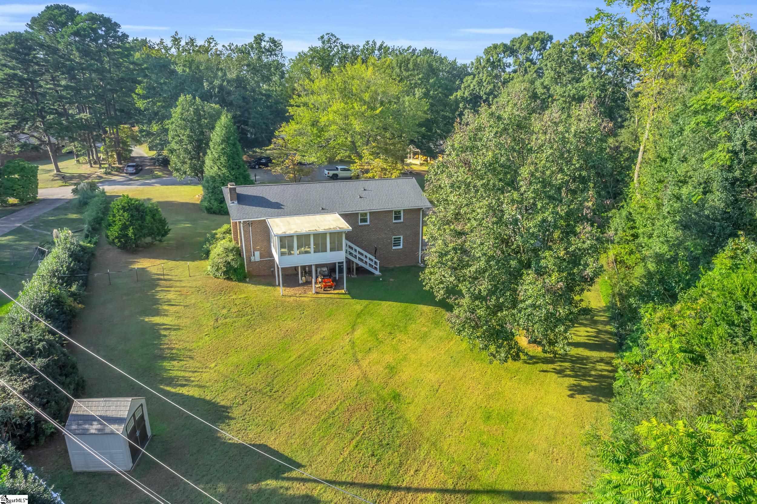 8 Knoll Circle