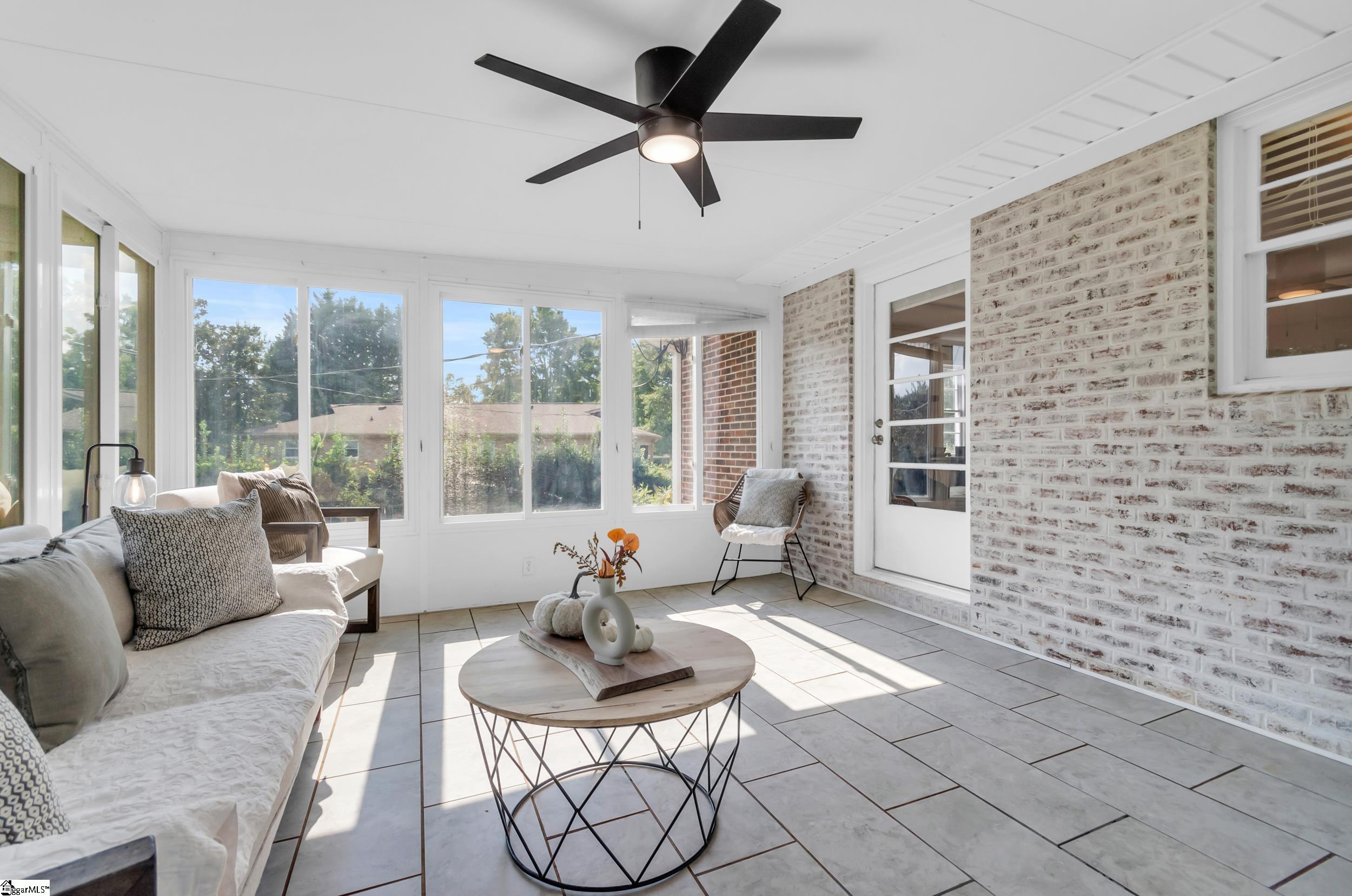 8 Knoll Circle
