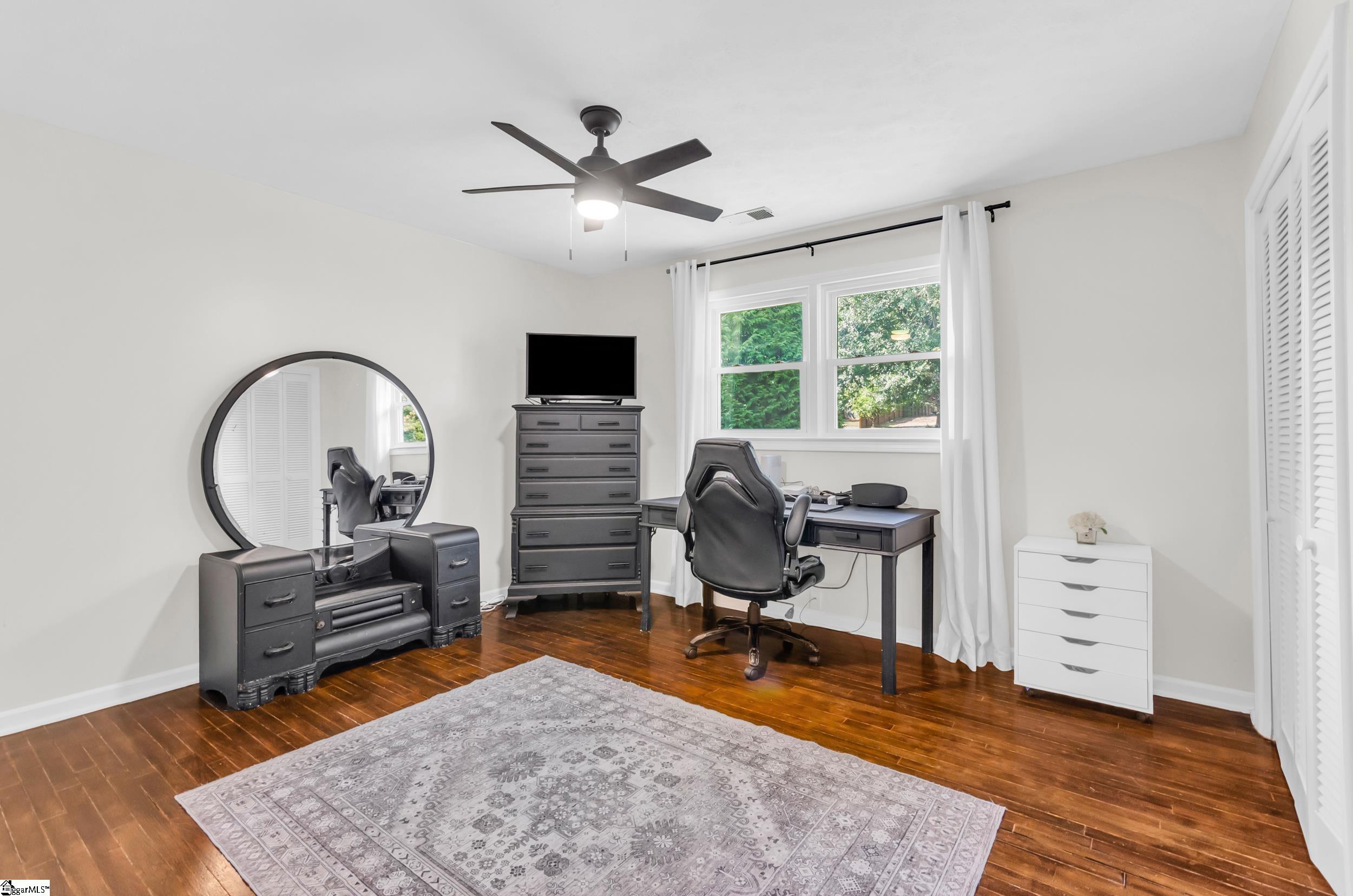 8 Knoll Circle