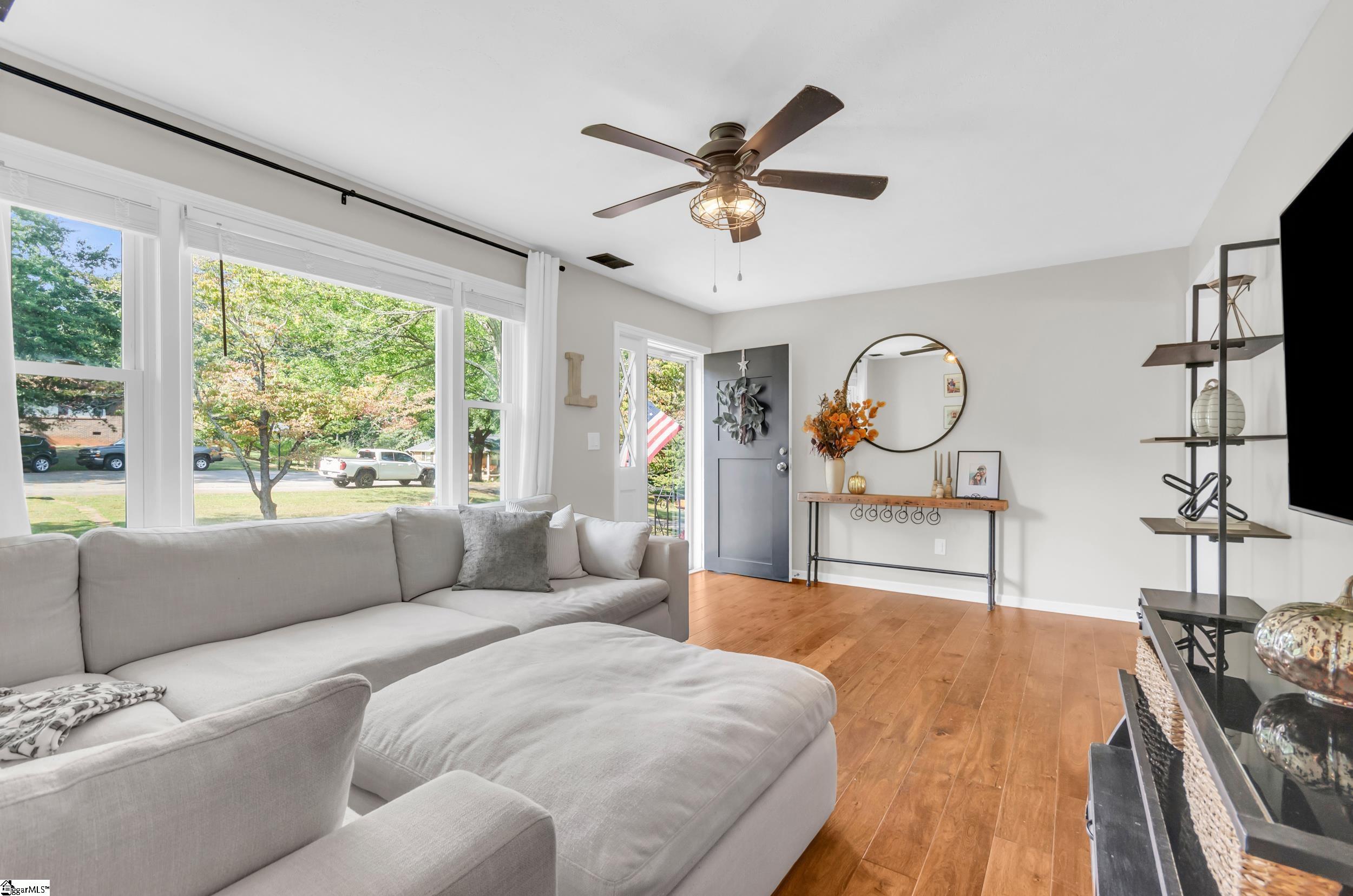 8 Knoll Circle