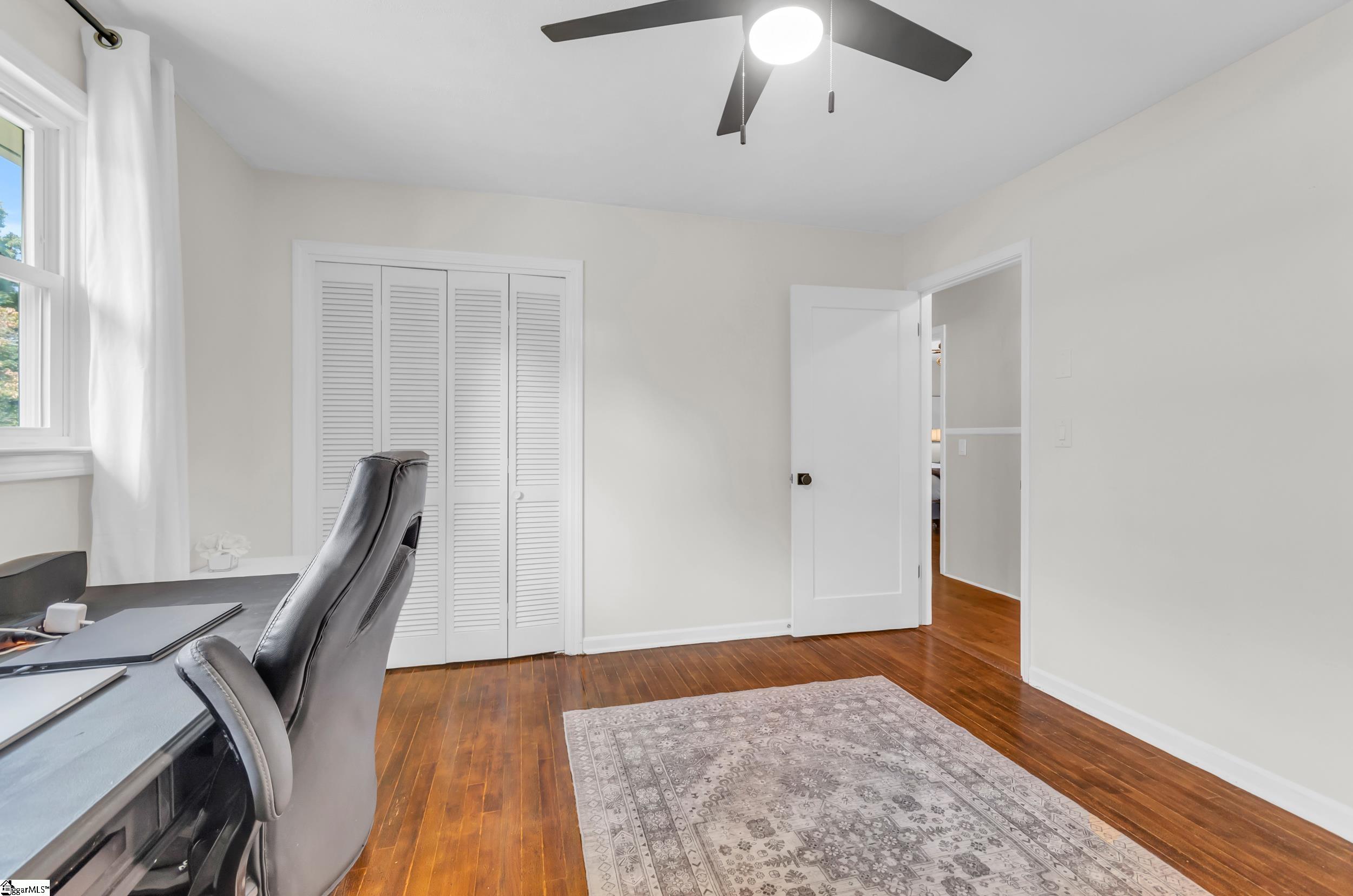 8 Knoll Circle