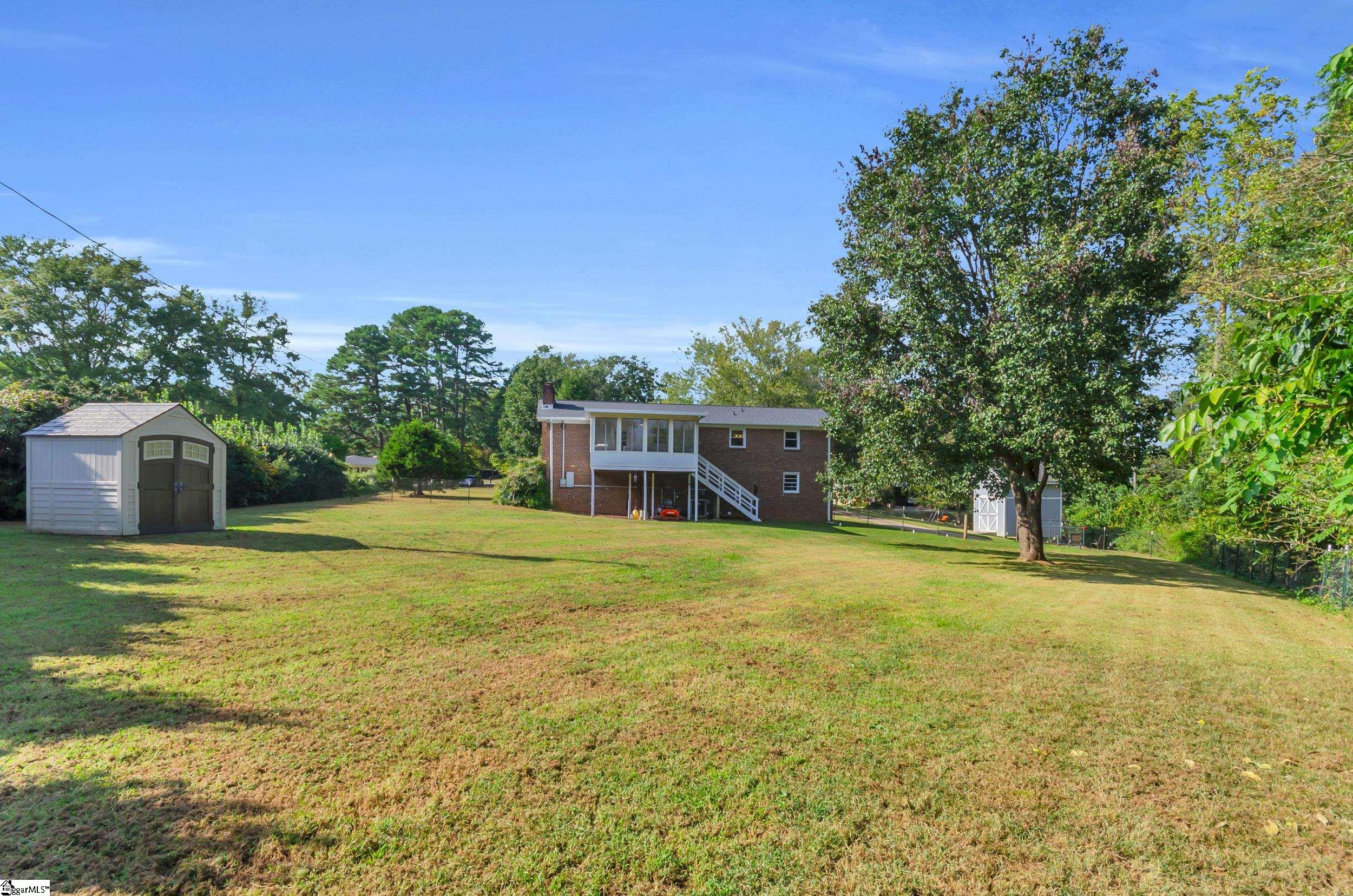 8 Knoll Circle