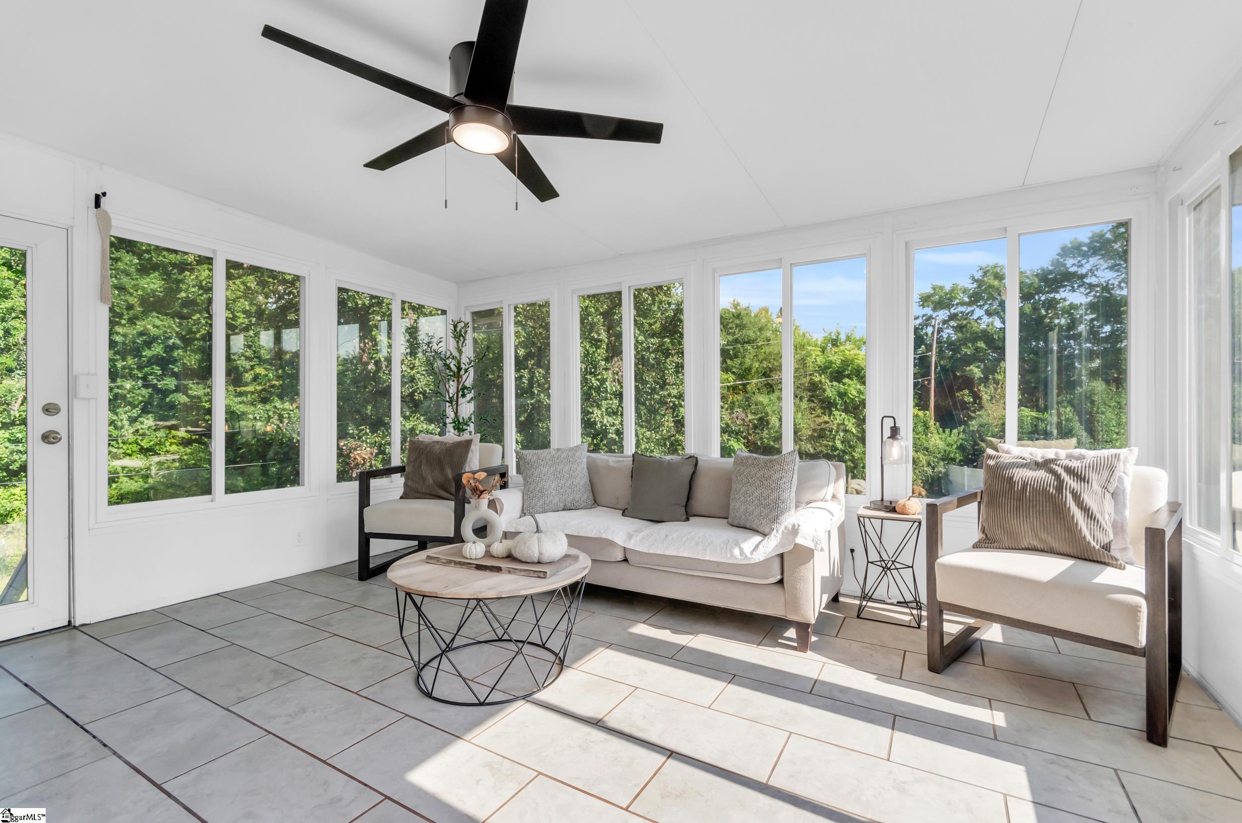 8 Knoll Circle
