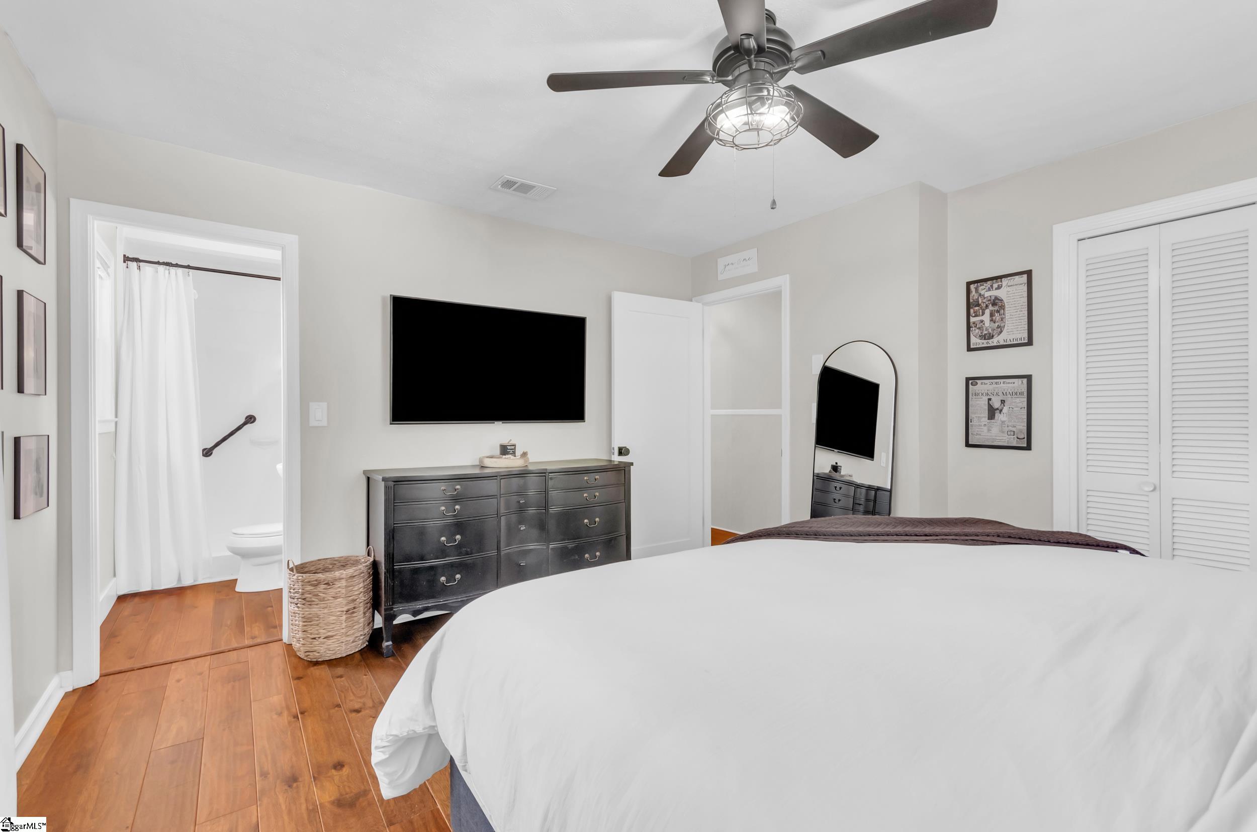 8 Knoll Circle