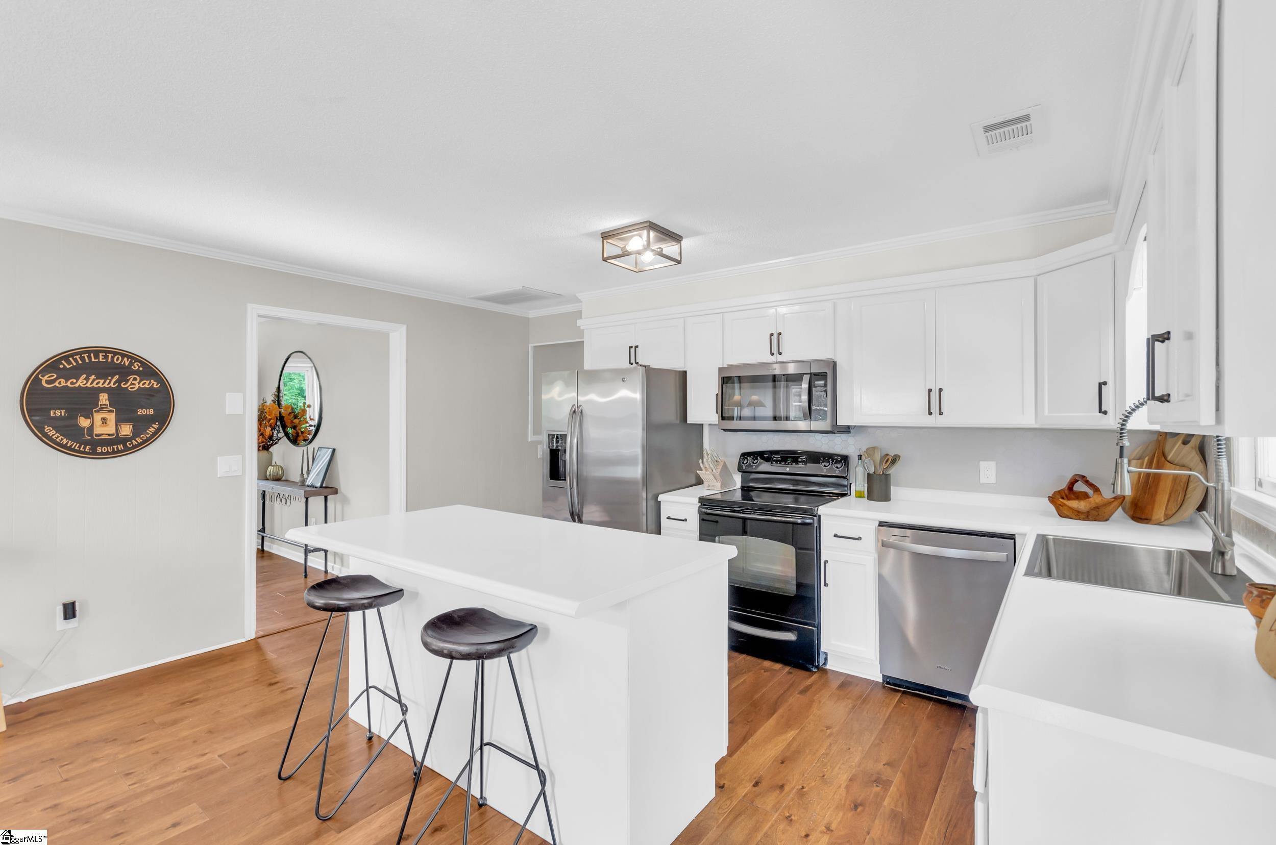 8 Knoll Circle
