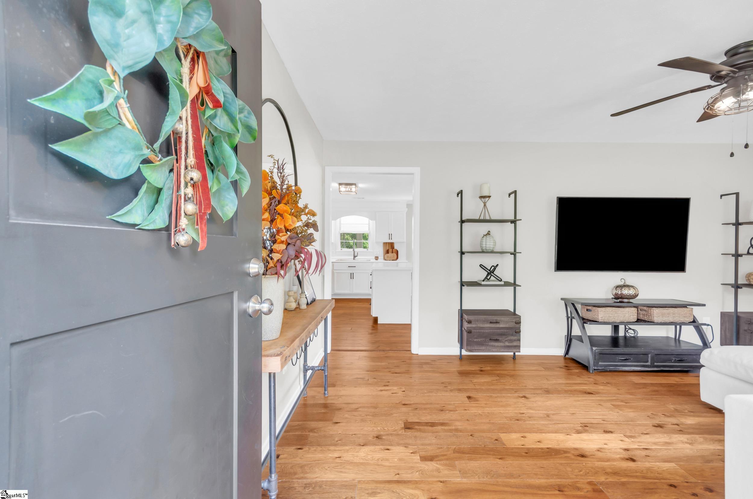 8 Knoll Circle